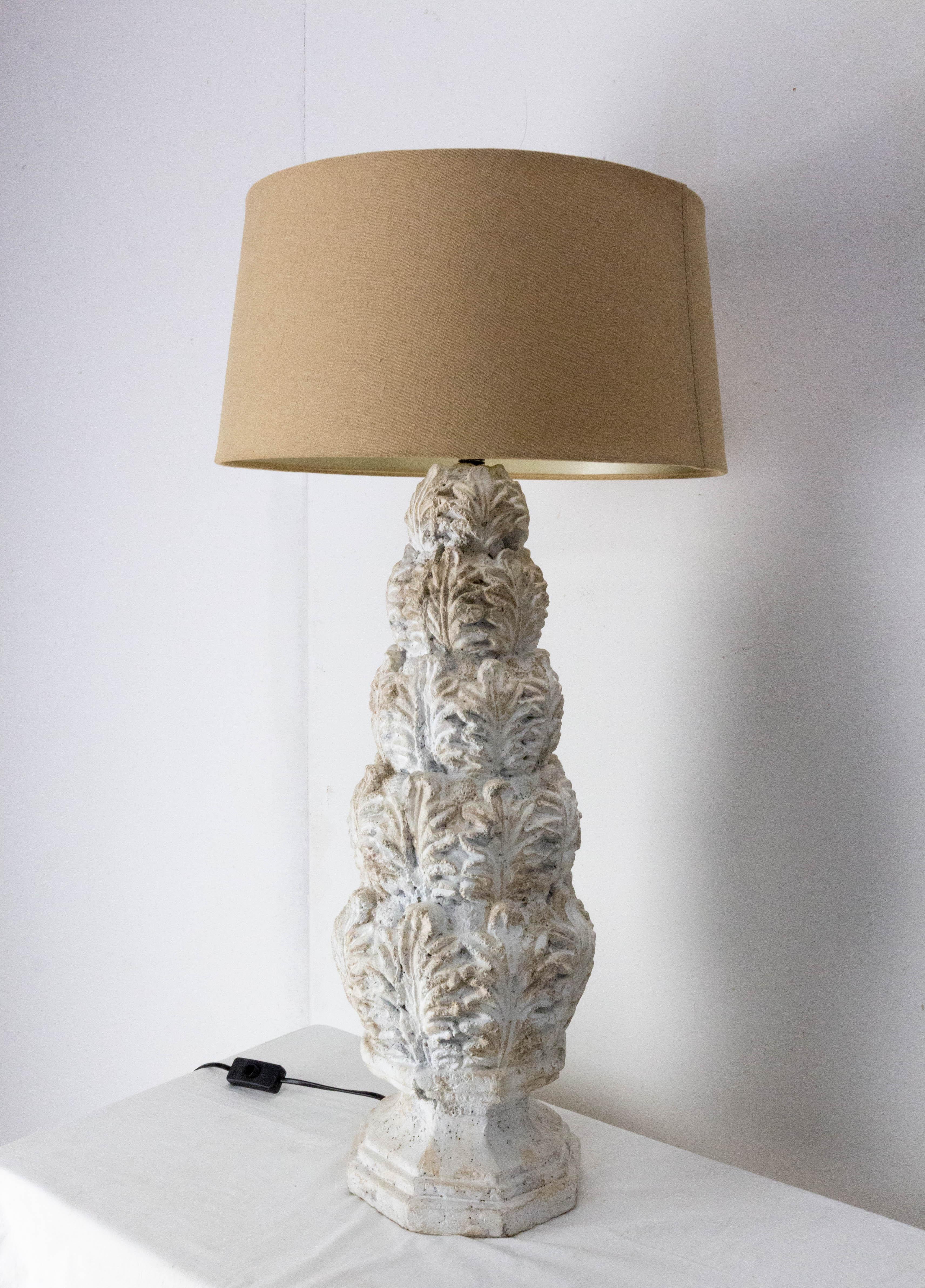Cement table lamp with acanthus leaves
French circa 2000
Good condition 
This can be re-wired and tested to USA or European and UK standards.
Sold without the lamp shade

Shipping:
D23 H67 14,4 kg.
 