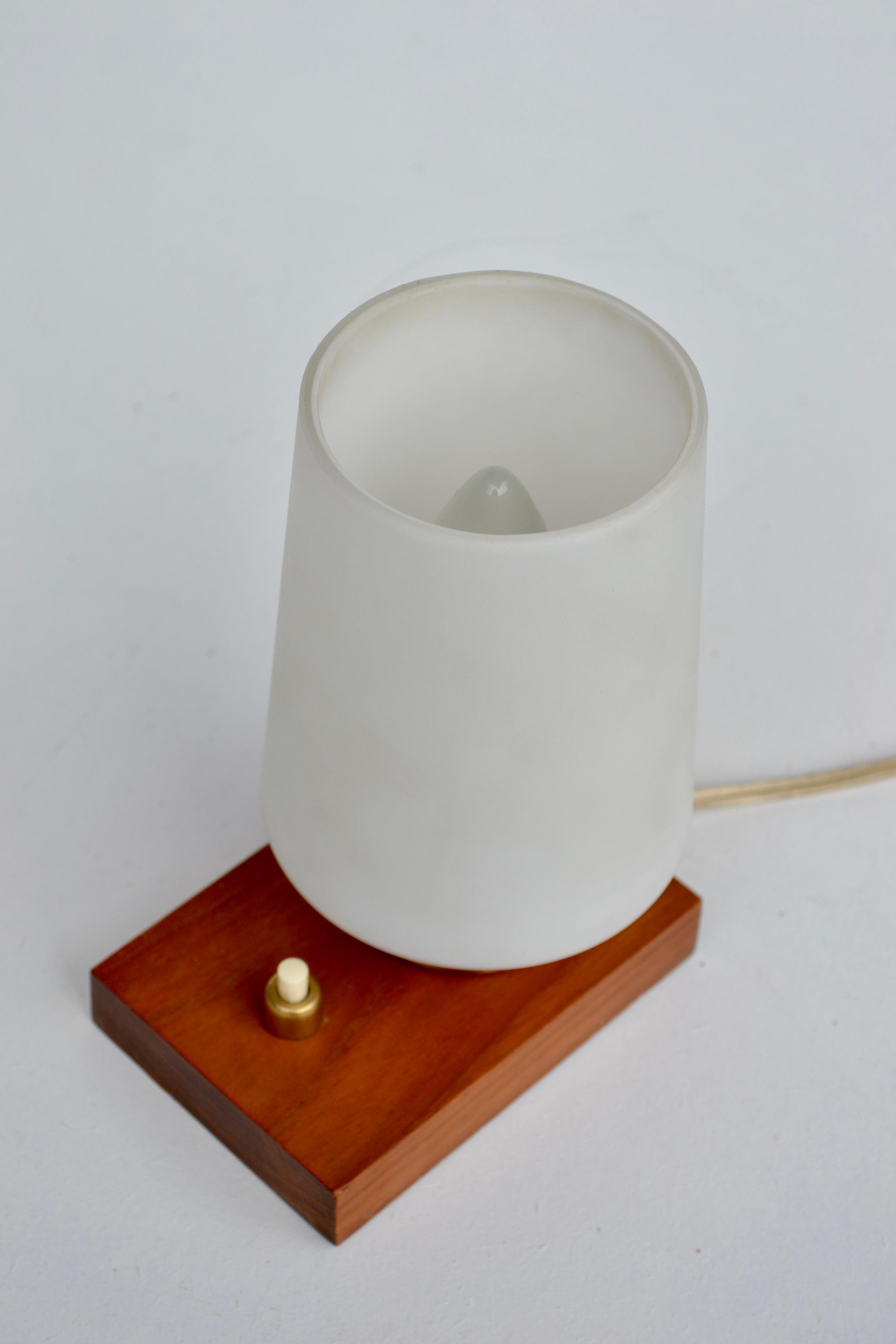 French Table Lamp in Wood, Brass and Frosted Glass, 1960s For Sale 2