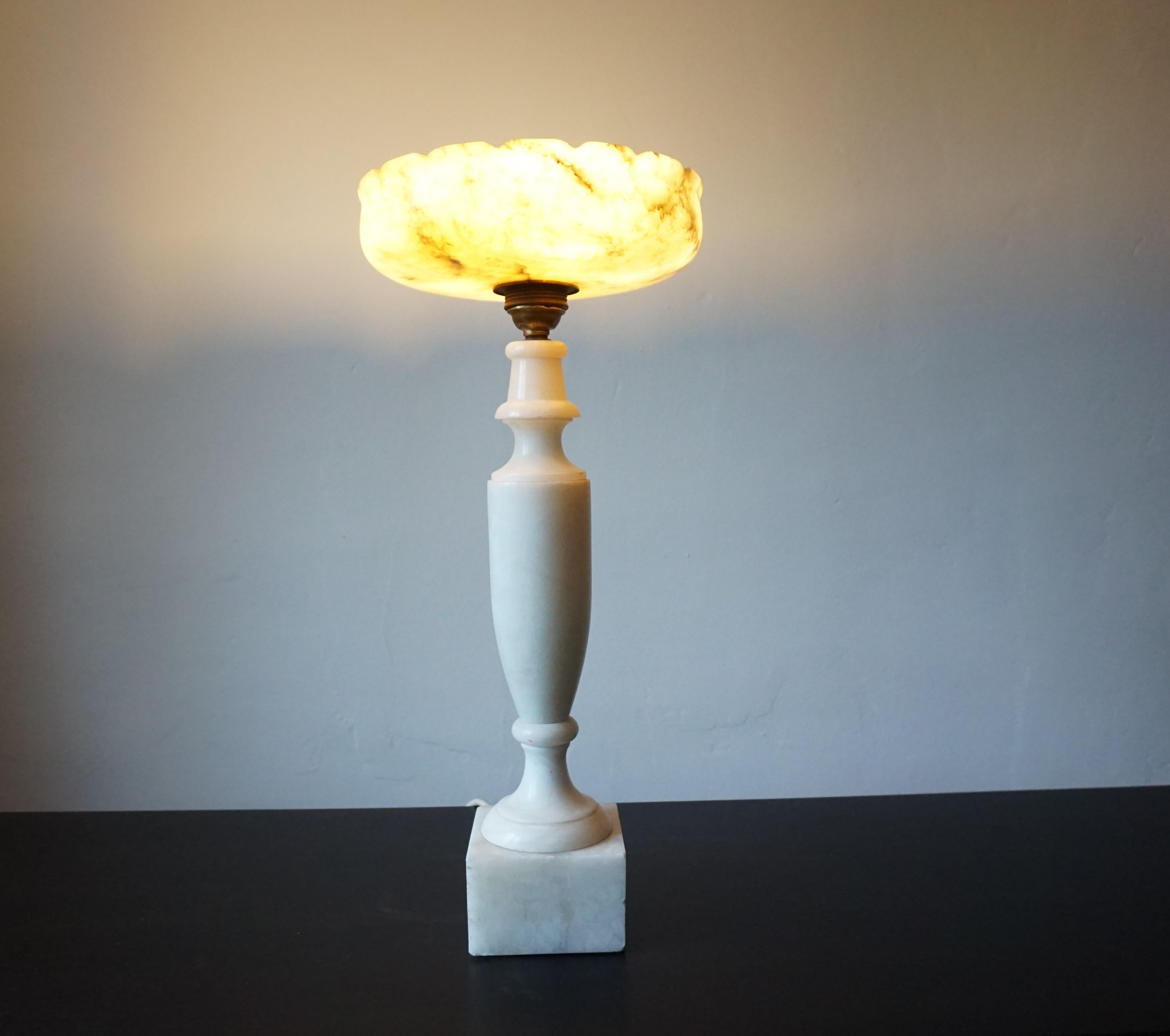 Début du 20ème siècle Lampe de table française Louis XVI en marbre en vente
