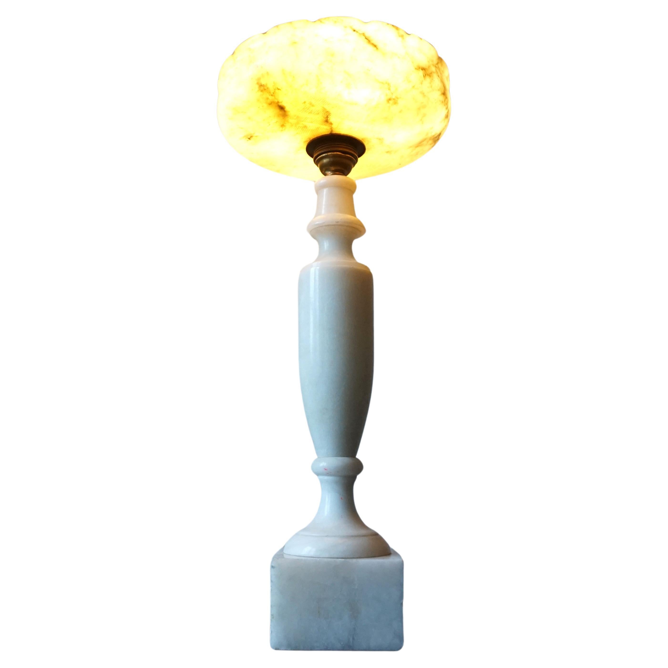 Lampe de table française Louis XVI en marbre en vente