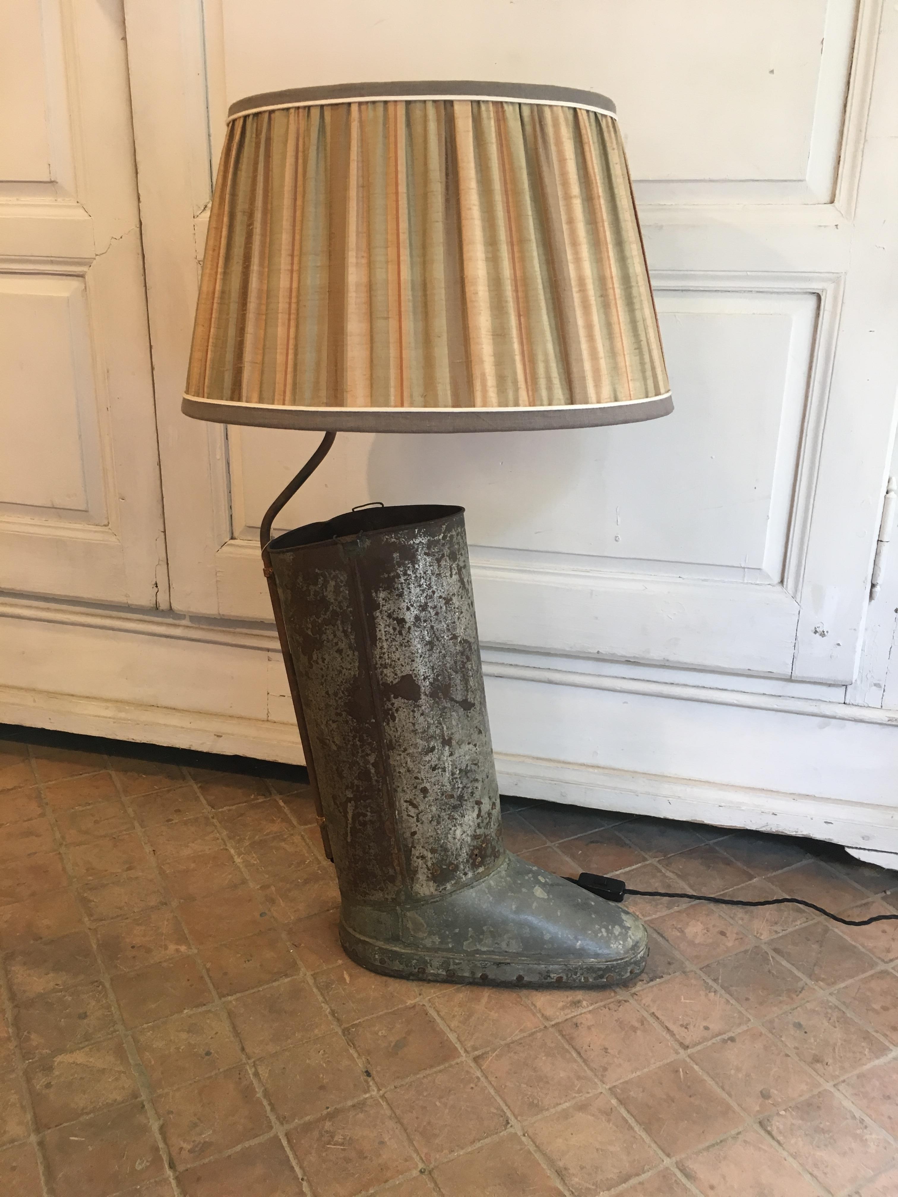 French Table Lamp Made with an Old Iron Boot Ombrella Stand from 20th Century In Good Condition For Sale In Florence, IT