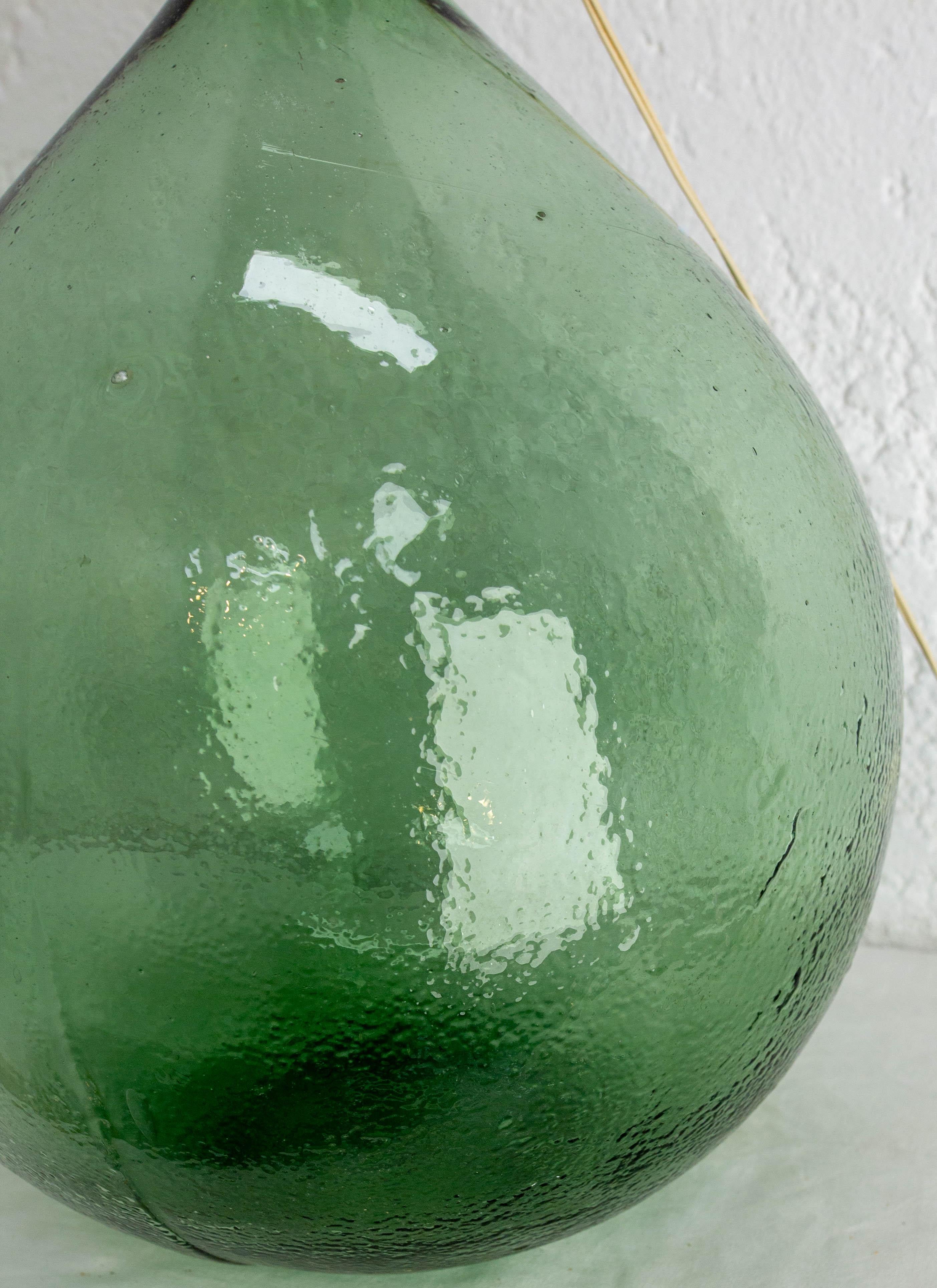 Französische Tischlampe auf grünem Glasflaschen Demijohns Lady Jeanne oder Carboy montiert (20. Jahrhundert) im Angebot