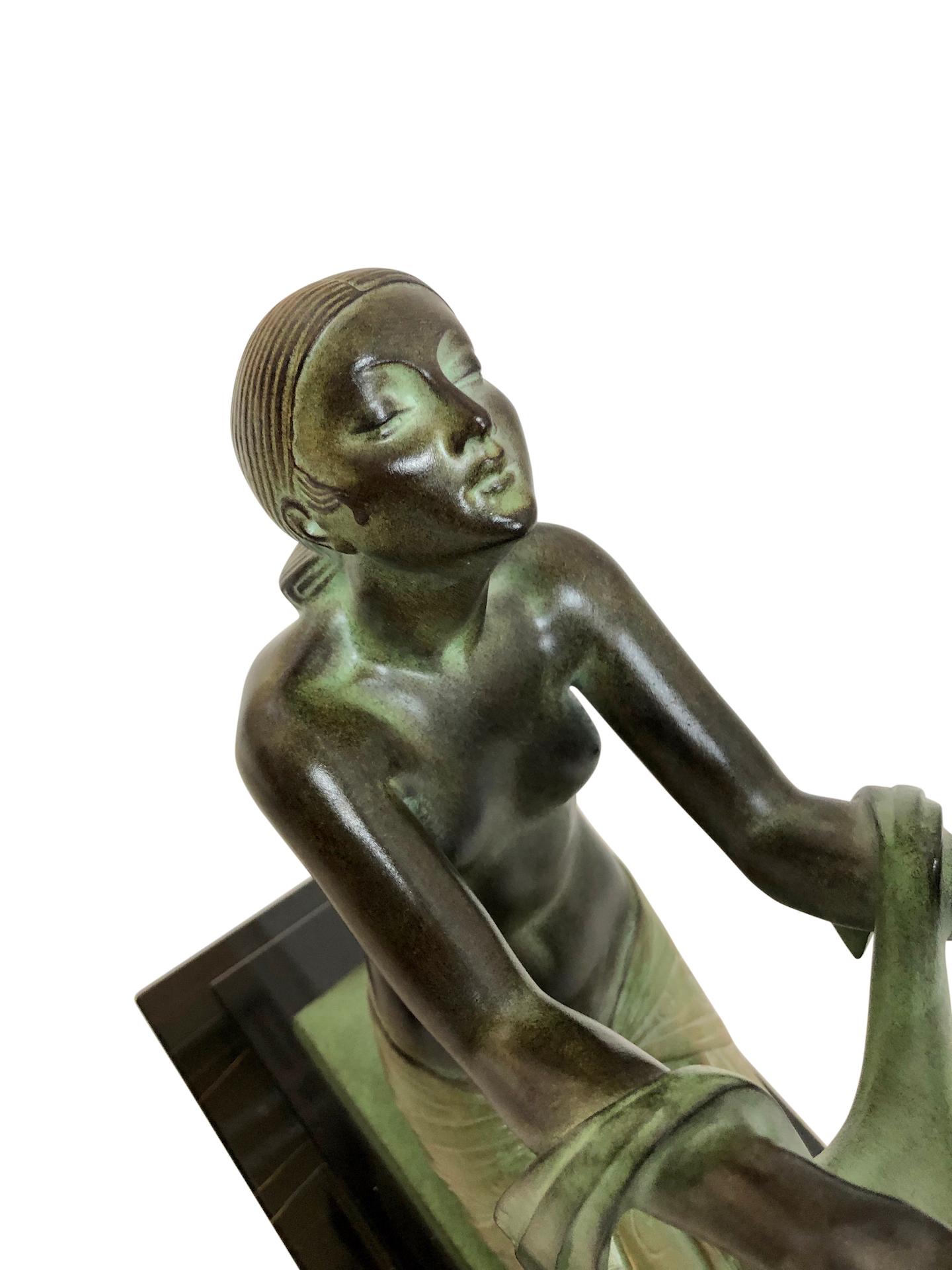 Art déco Lampe de bureau française Offrande, sculpture de Fayral, d'origine Max Le Verrier en vente