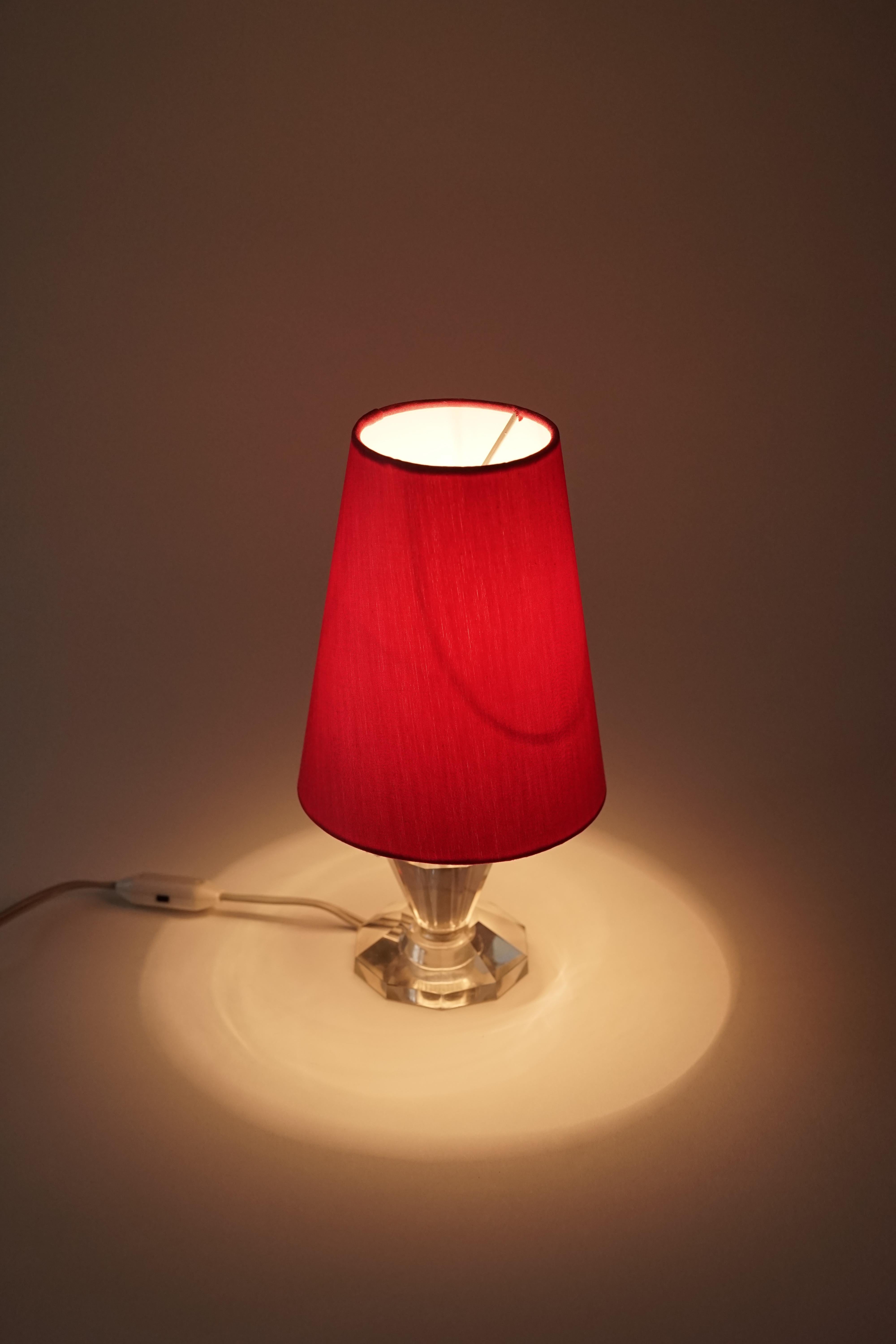 French Table Lamp with Cut Glass Base and Coral Silk Shade in Regency Style For Sale 5