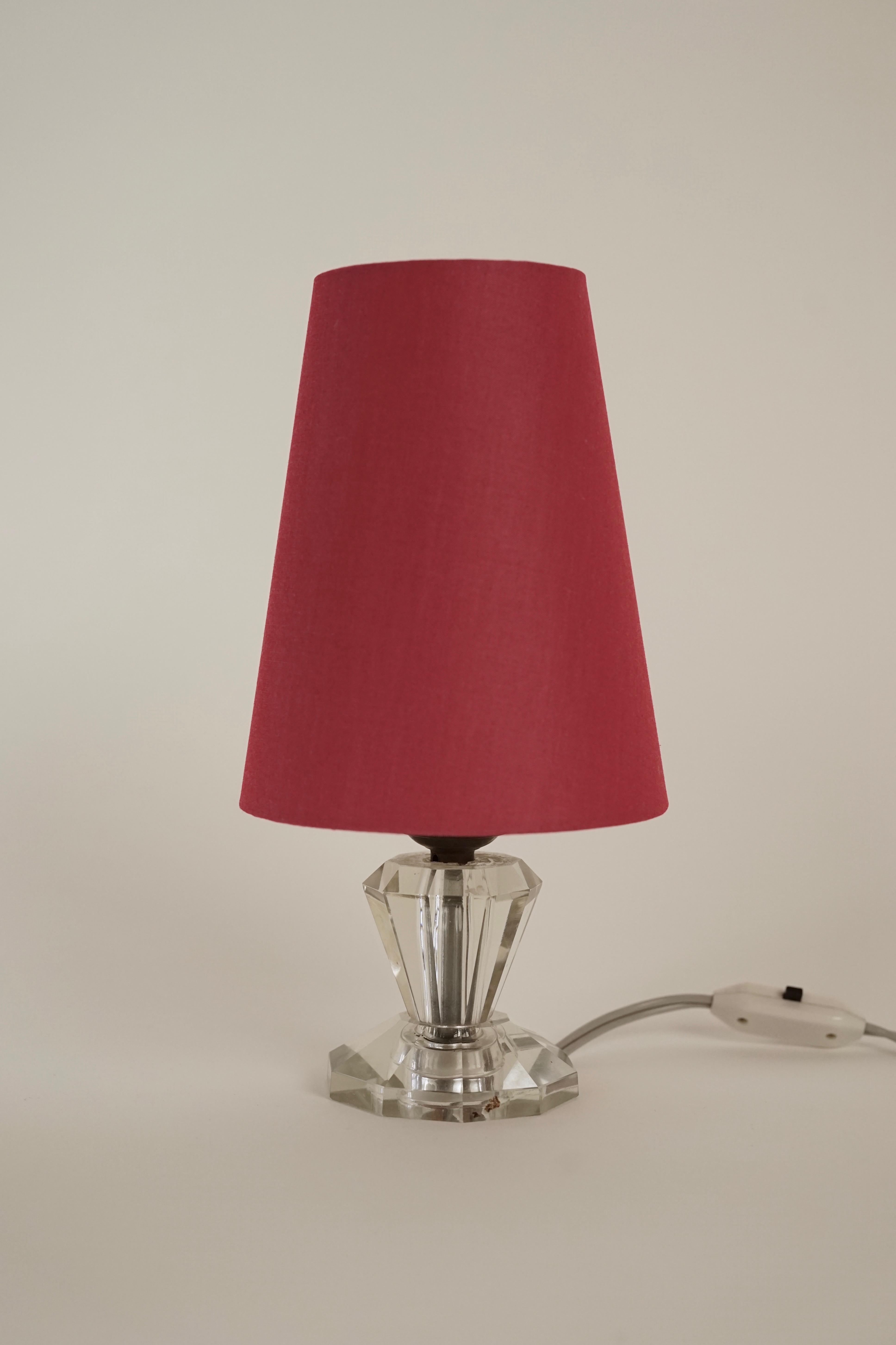 Hollywood Regency French Table Lamp with Cut Glass Base and Coral Silk Shade in Regency Style For Sale