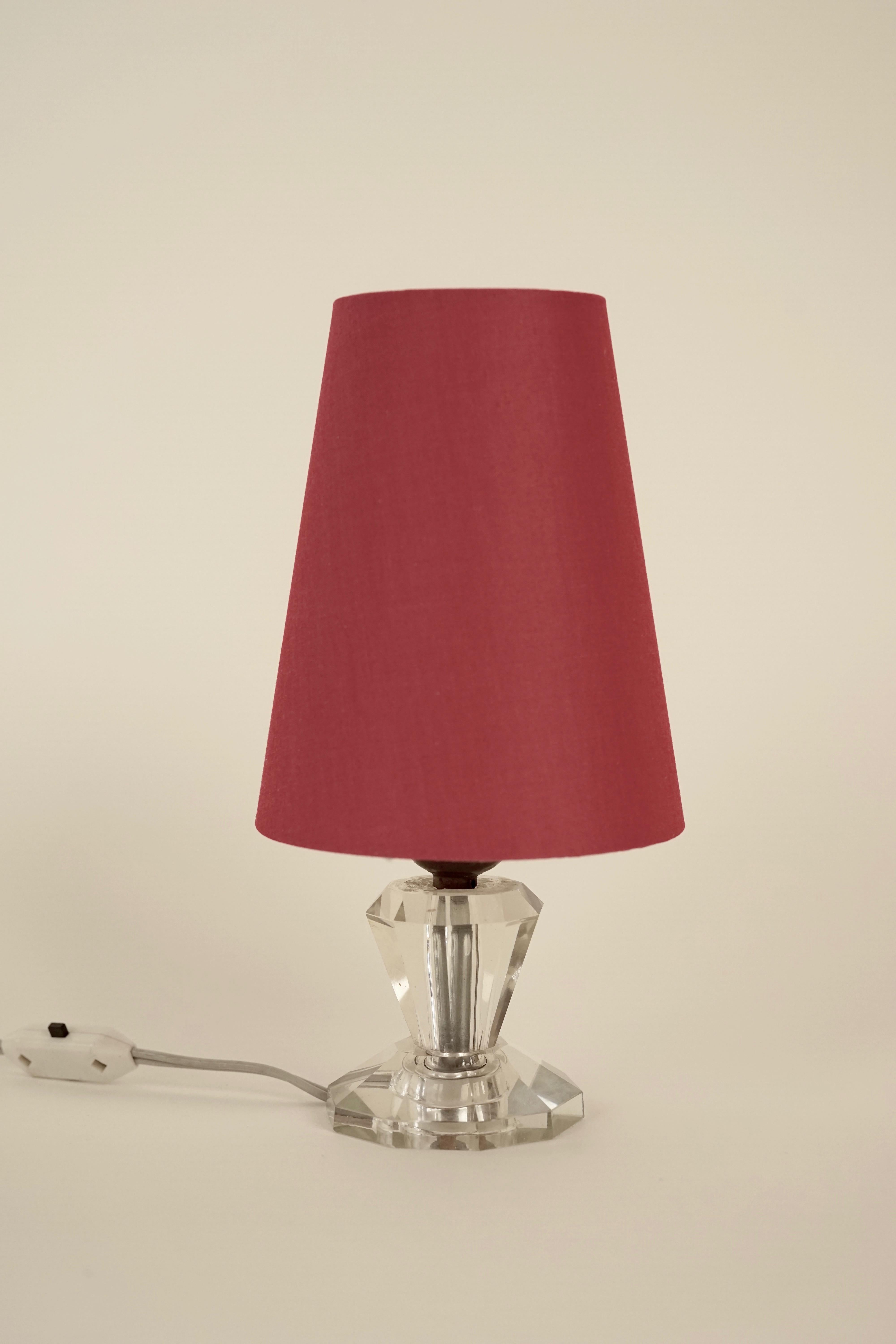 Polished French Table Lamp with Cut Glass Base and Coral Silk Shade in Regency Style For Sale
