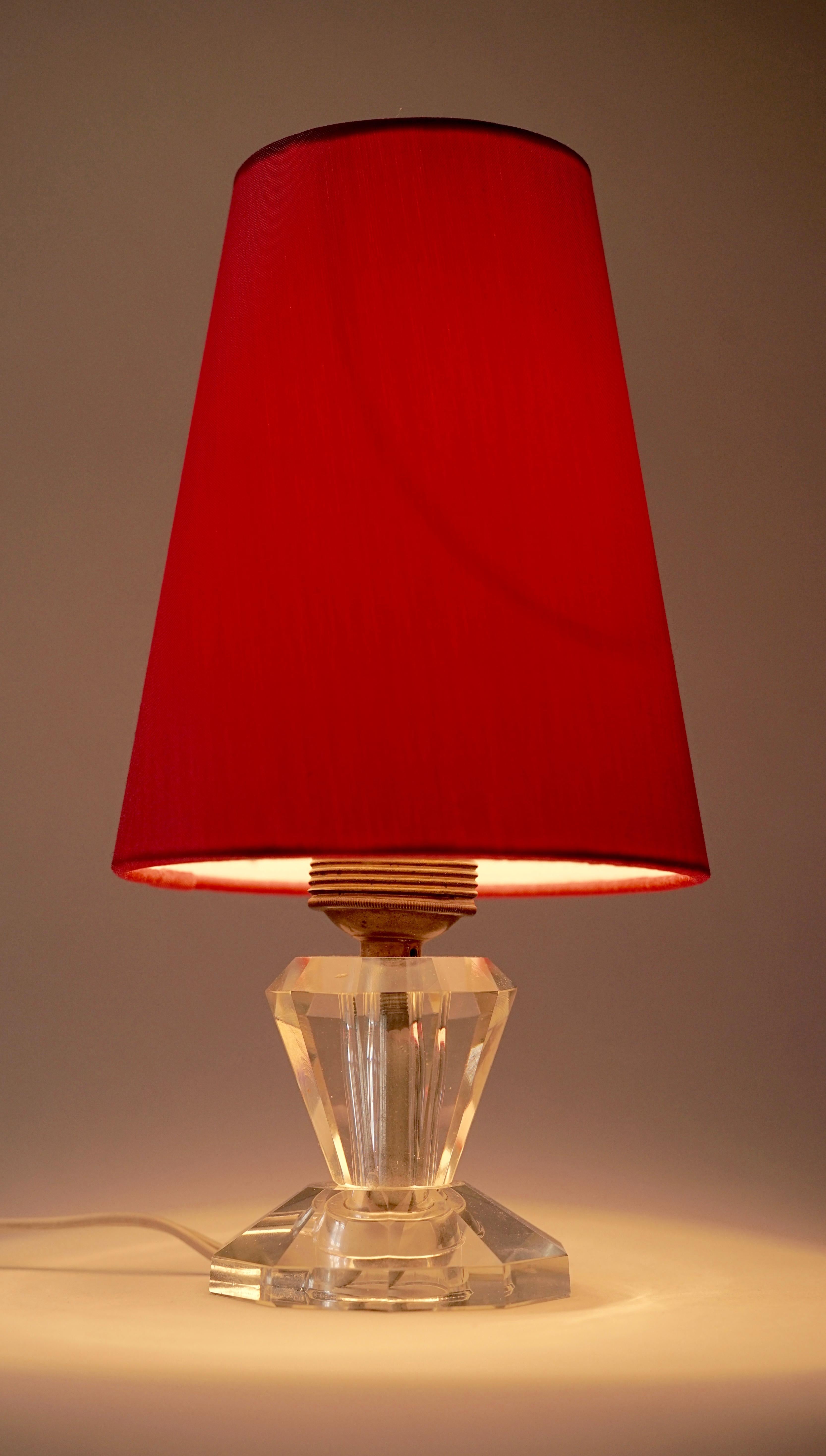 French Table Lamp with Cut Glass Base and Coral Silk Shade in Regency Style For Sale 1