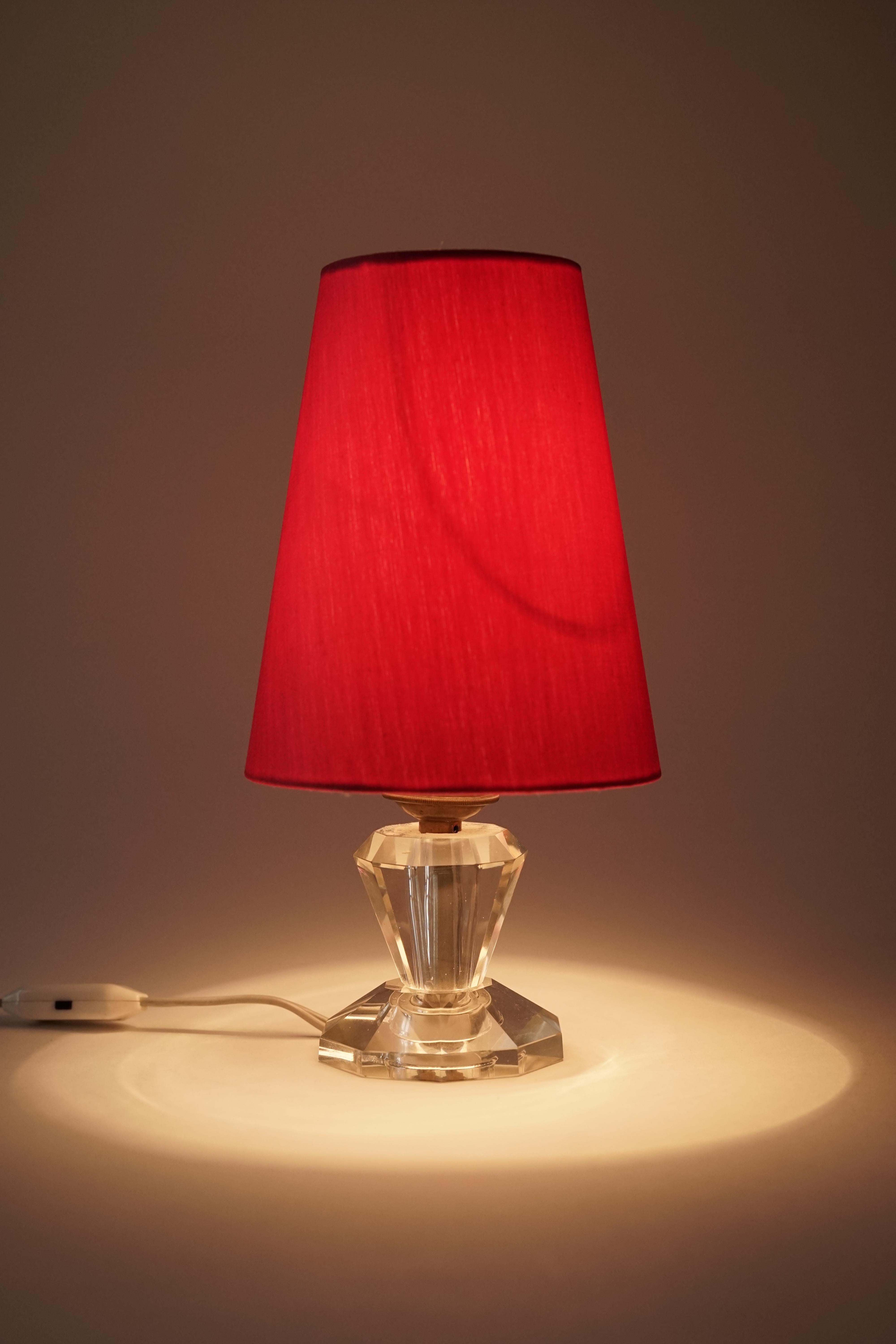 French Table Lamp with Cut Glass Base and Coral Silk Shade in Regency Style For Sale 3