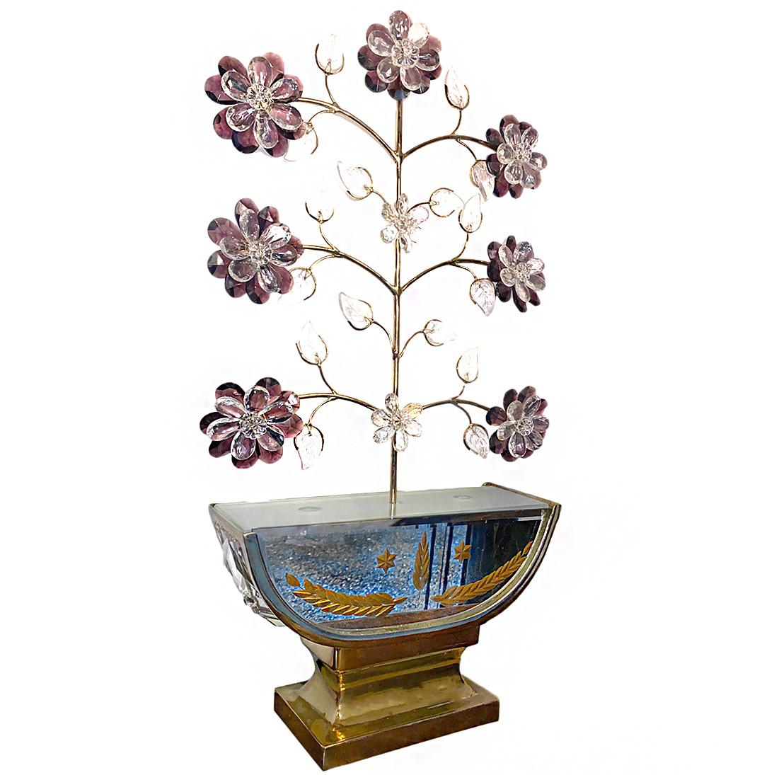 Paire de lampes en métal doré datant des années 1940, de fabrication française, avec des fleurs en cristal, des feuilles en verre moulé, un miroir doré gravé à l'avant et à l'arrière, un plateau en verre dépoli et deux lampes intérieures de type