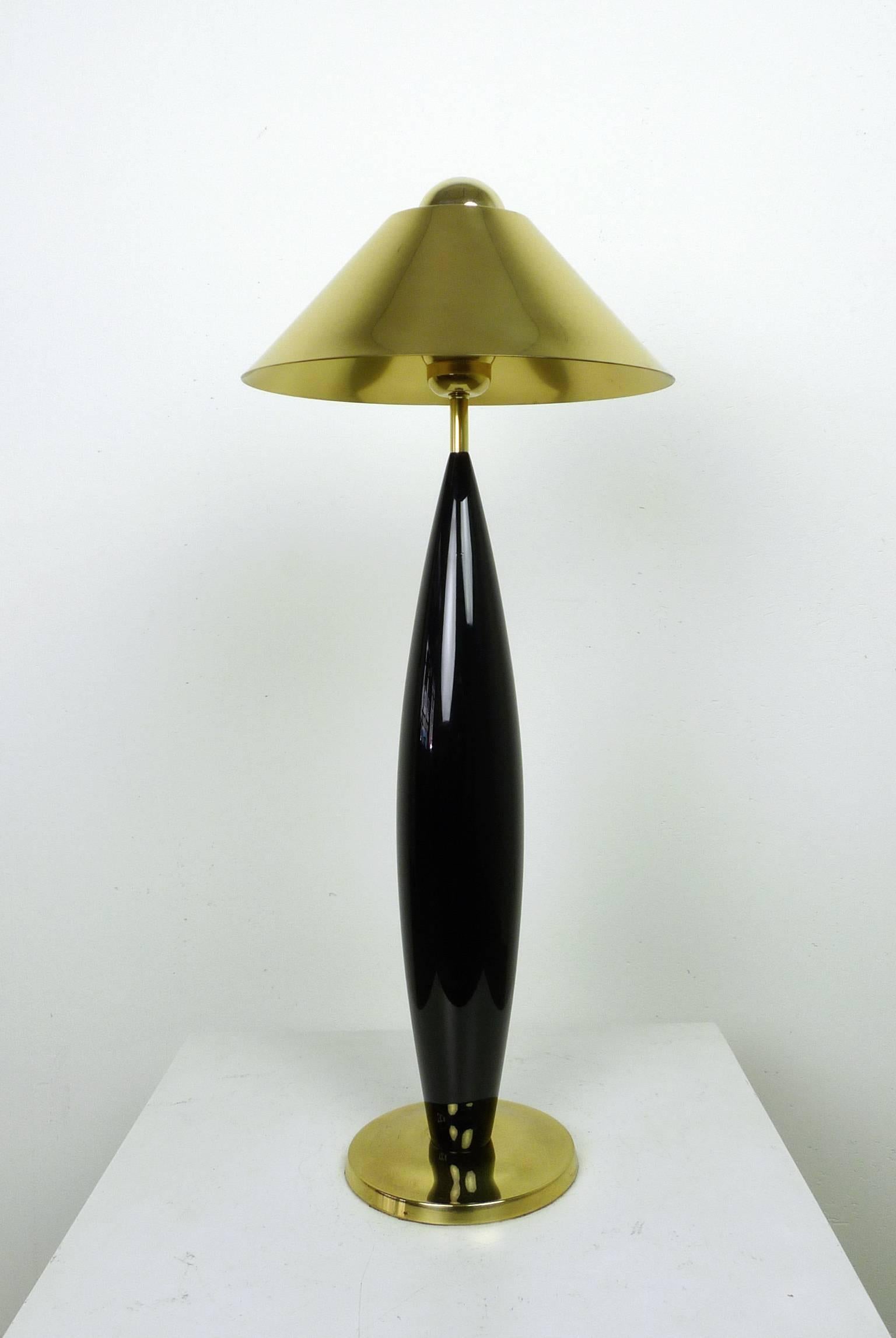 Pair of classical style French table lamps from the 1970s.
Each lamp features a golden metal shade and an elegant curved black body.
Inside is one socket for E 27 bulbs.
The set is in good original condition.