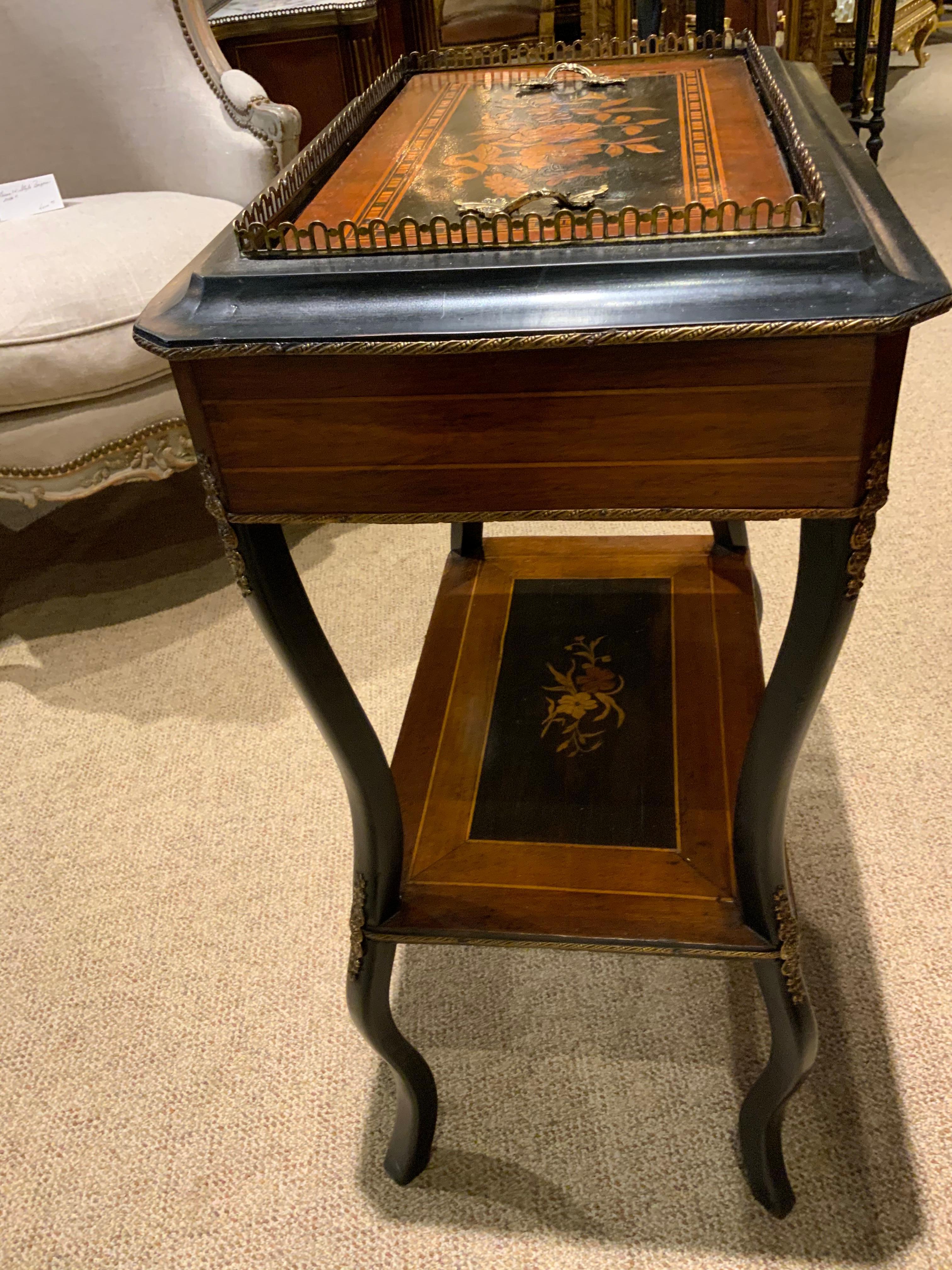 French Table Napoleon III, 19th Century Rosewood and Ebony Marquetry Inlay In Good Condition In Houston, TX