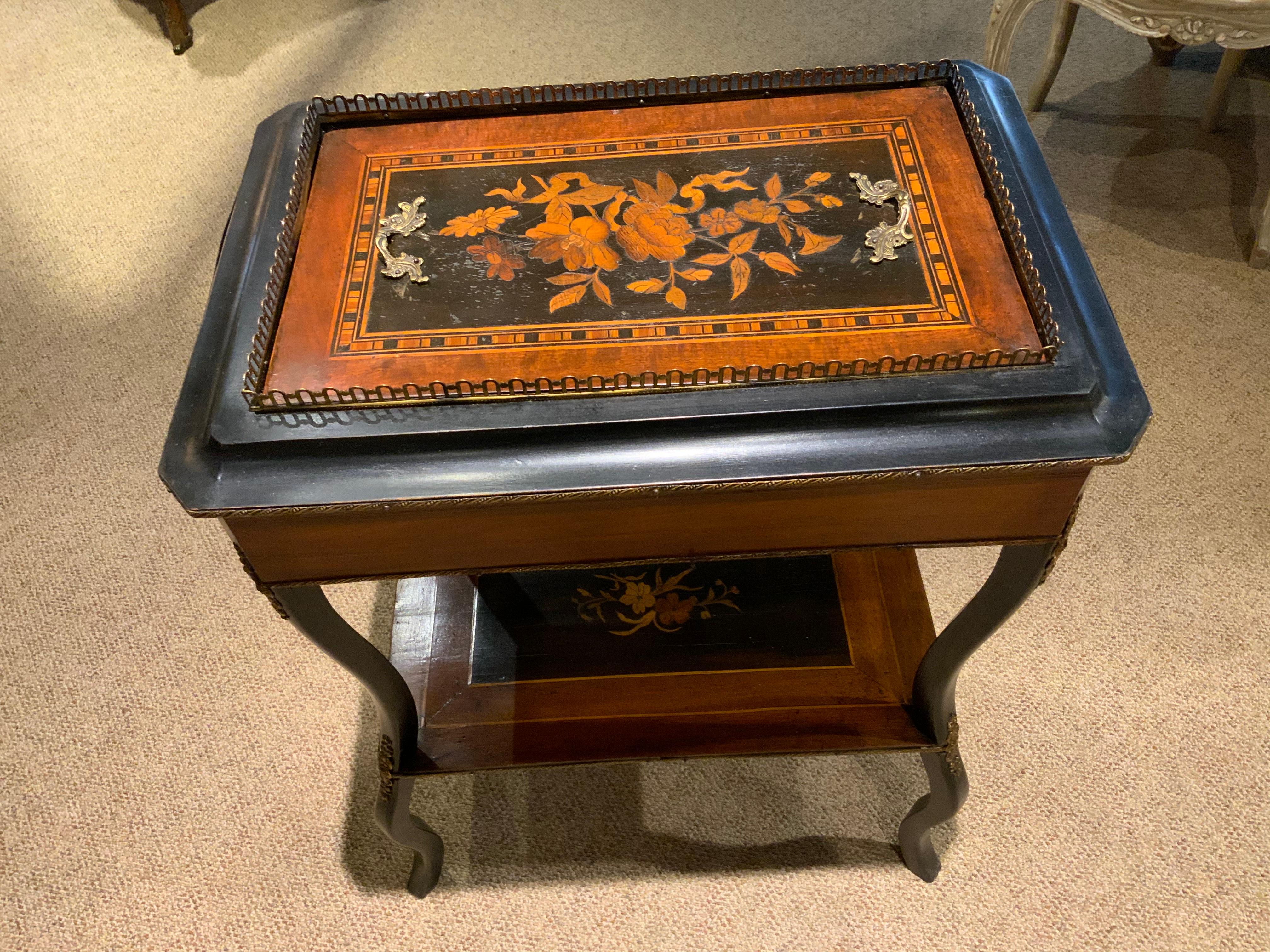 French Table Napoleon III, 19th Century Rosewood and Ebony Marquetry Inlay 2