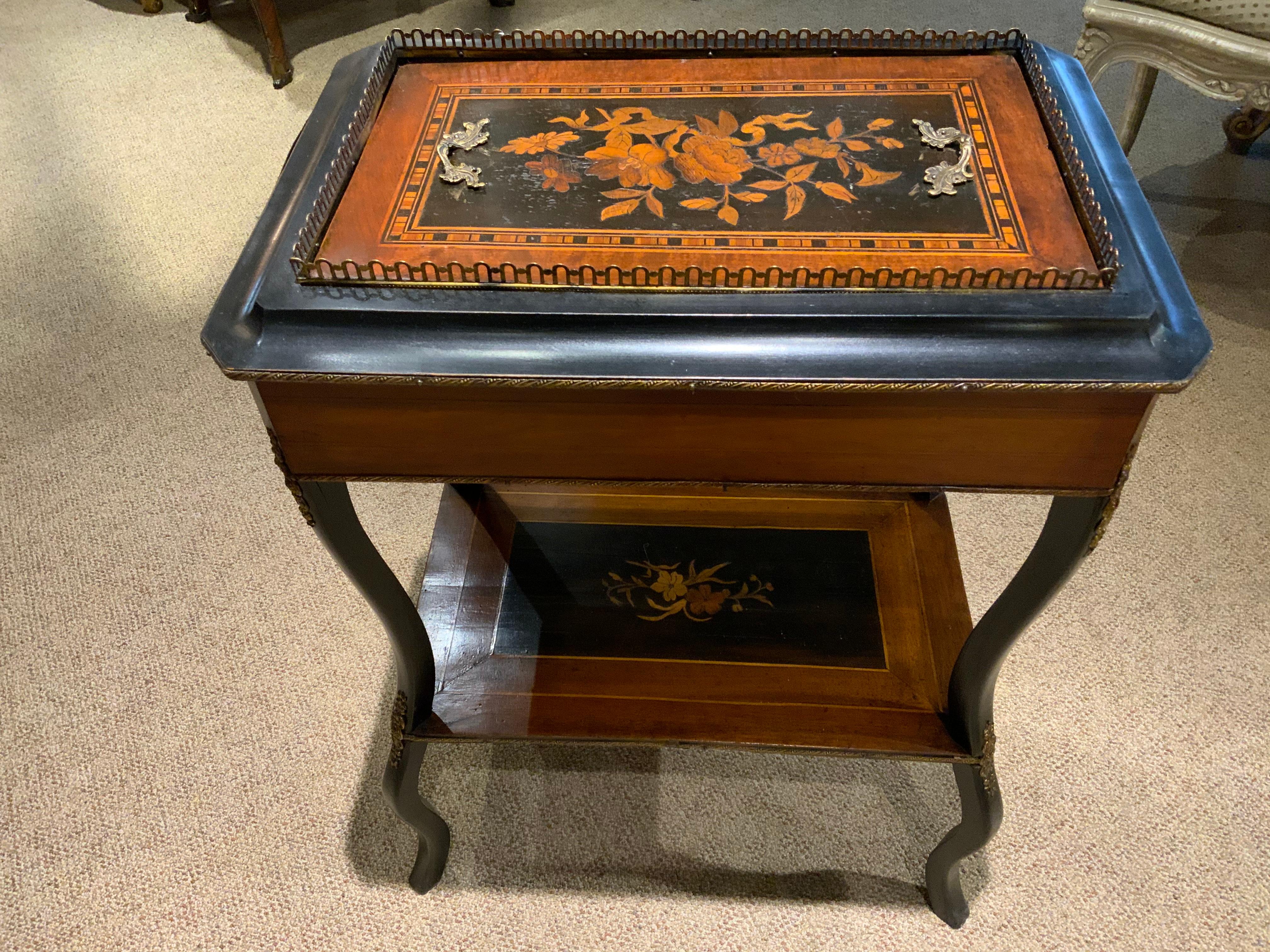 French Table Napoleon III, 19th Century Rosewood and Ebony Marquetry Inlay 3