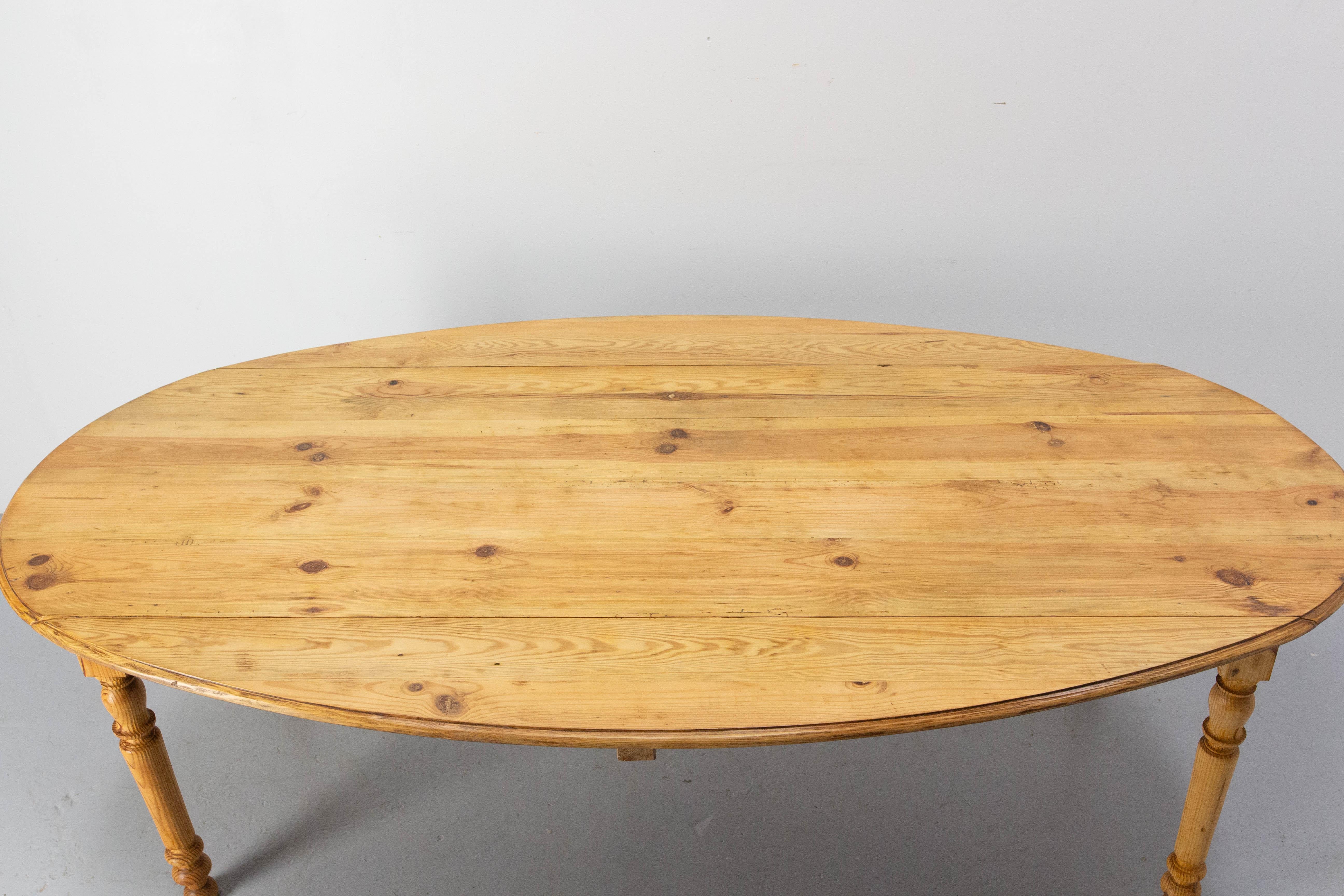 French Table Oval Top Drop Leaf Ash, Late 19th Century For Sale 5