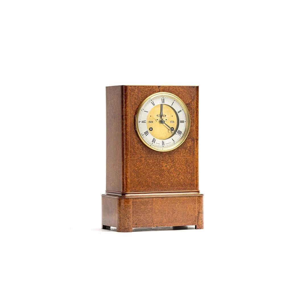 As a former pupil of Abraham Louis Brequet (one of the most important clockmaker of that time, who invented a lot of experimental and difficult escapements), Henri Robert made this clock around 1840. We are looking at a burr walnut striking on bel