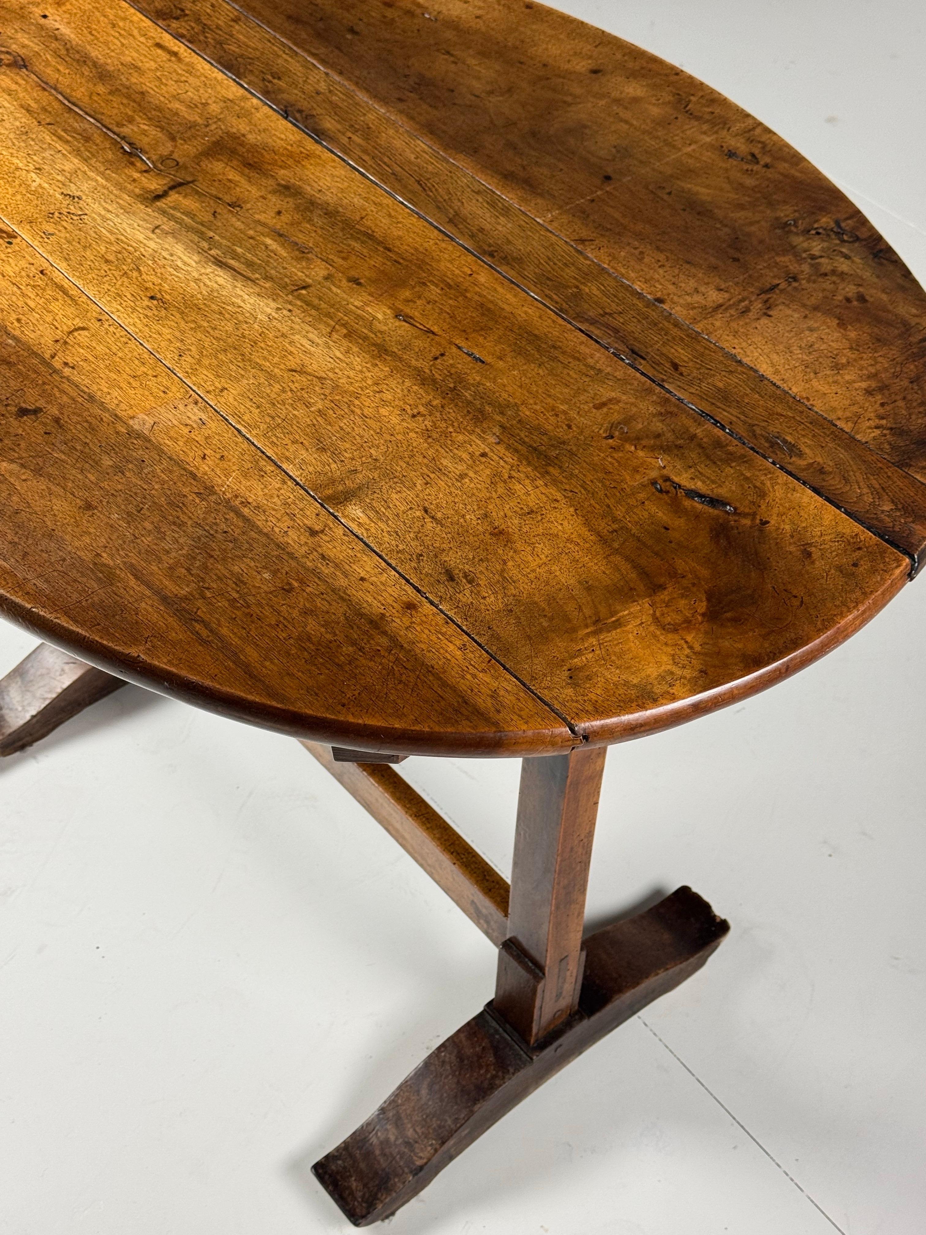 Legno massiccio Tavolo Vigneron francese del XIX secolo in vendita