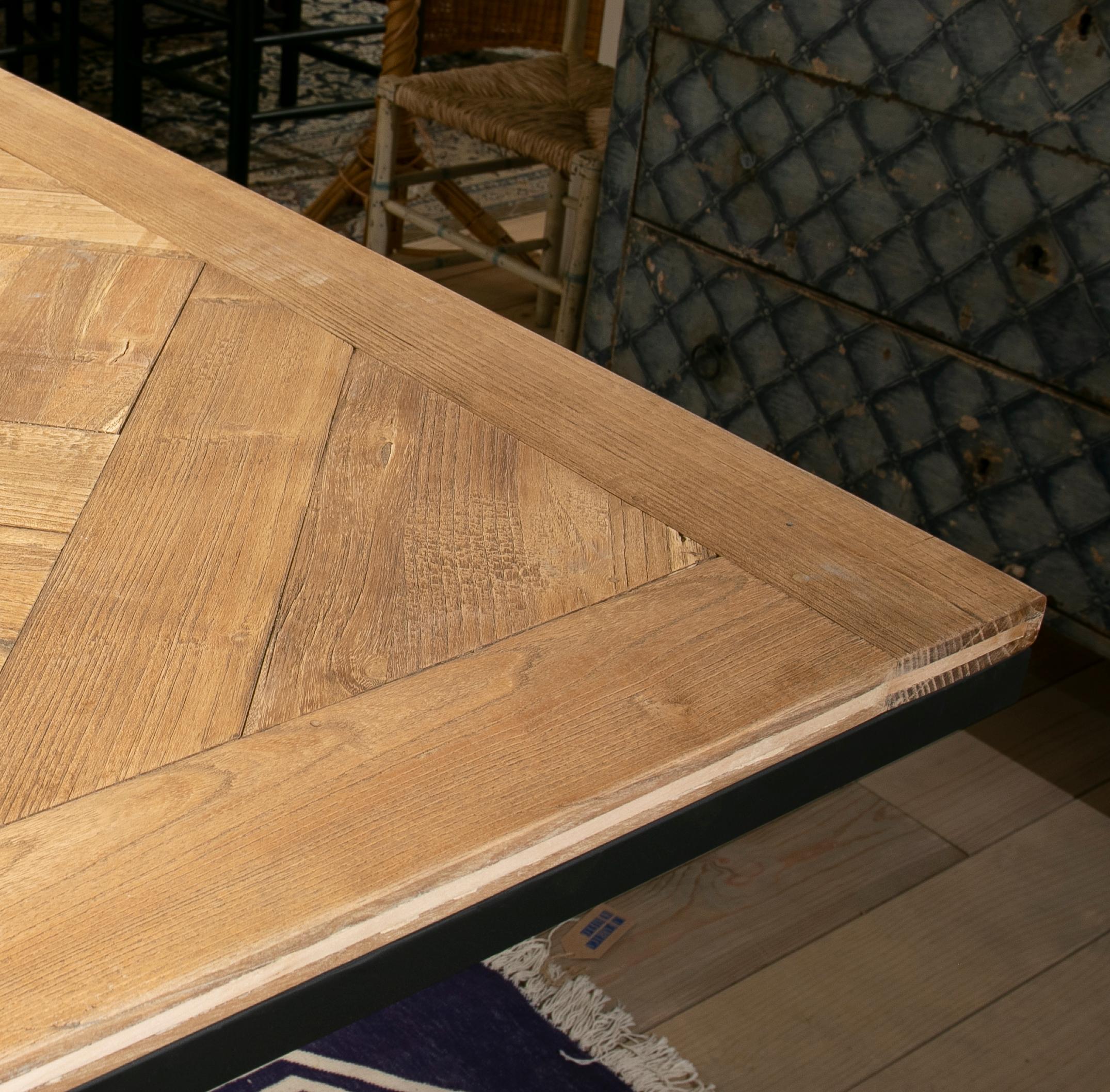 XXIe siècle et contemporain Table française avec base en fer et plateau de table en orme en vente