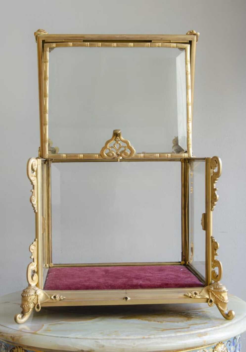 Early 20th Century French Tabletop Display in Gilt Bronze and Beveled Glass For Sale