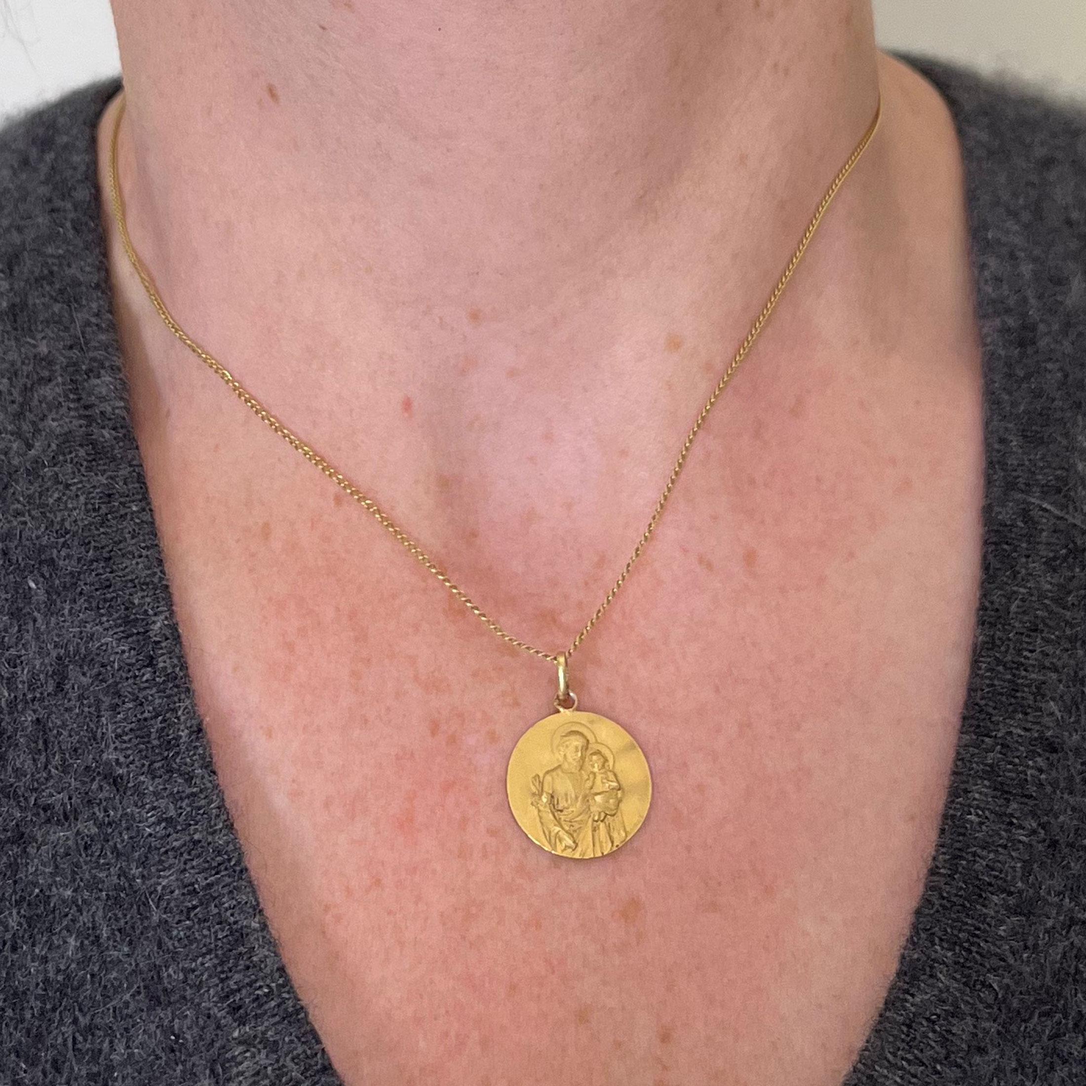 Französisch Tairac Saint Joseph und Jesus 18K Yellow Gold Medal Anhänger für Damen oder Herren im Angebot