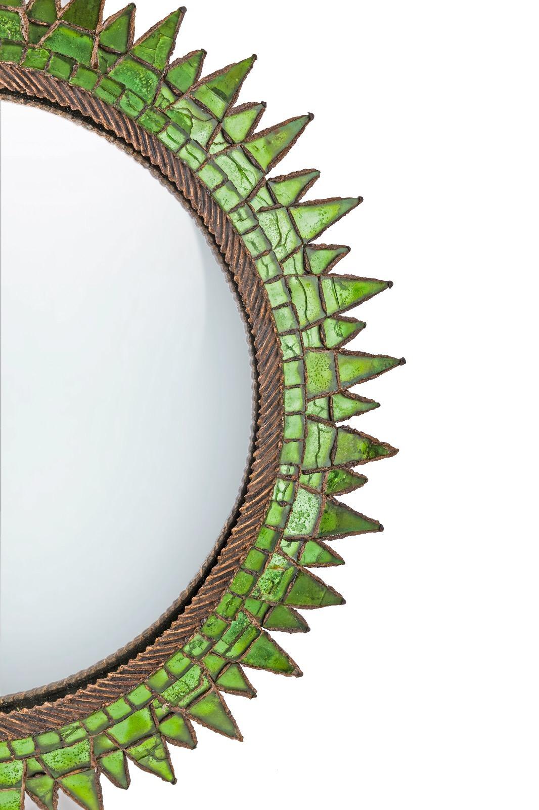 A Line Vautrin (France) soleil à pointes Numéro 4 Talosel structure with incrusted mirrors in one of the most desirable color: Emerald green!
Convex central mirror.
The largest sizes of Soleil à pointes mirror by Line Vautrin.

This mirror is