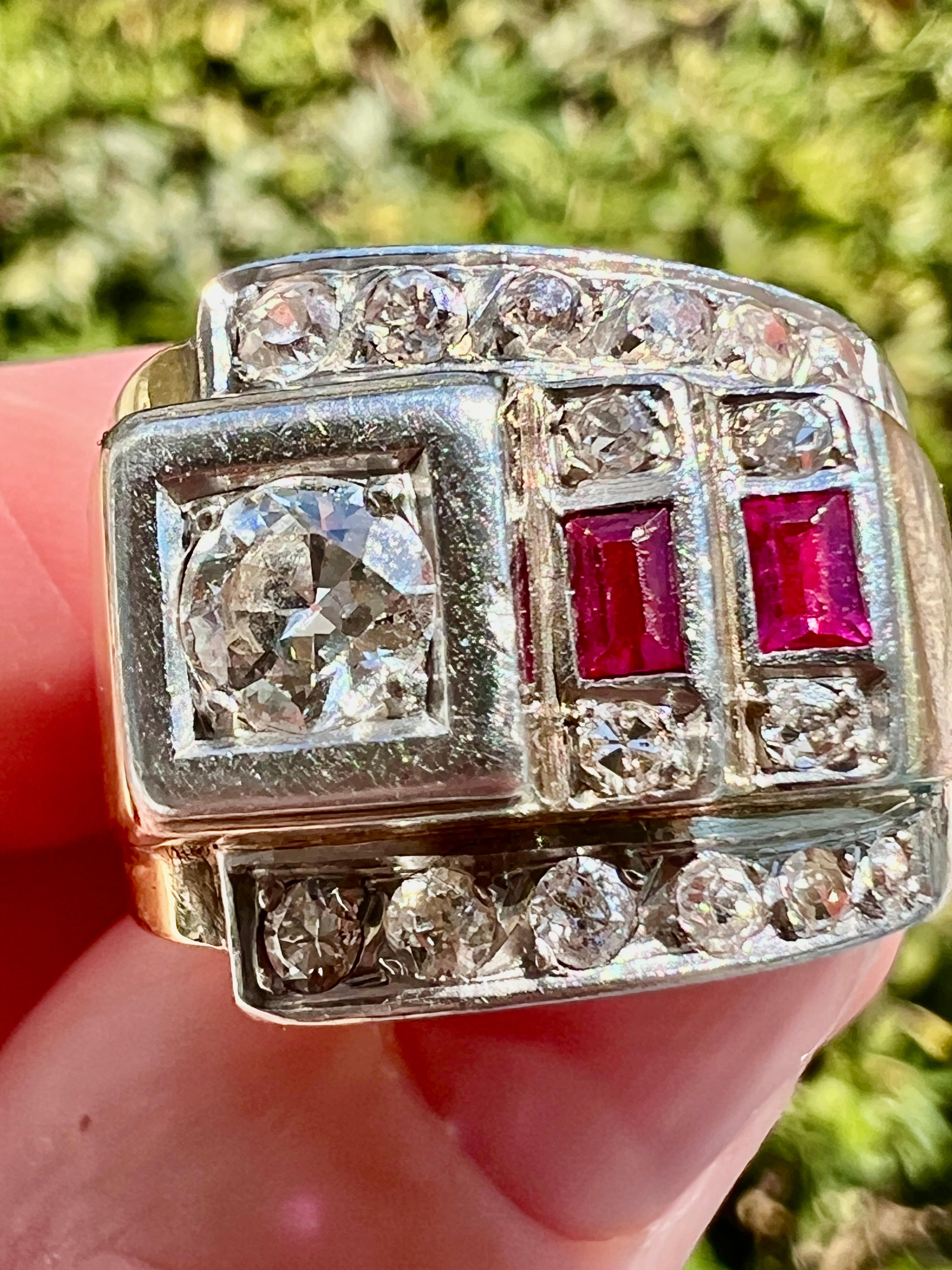 Taille vieille Europe Bague française 1940s, or 18k et platine, diamants et rubis, Art Deco Retro en vente