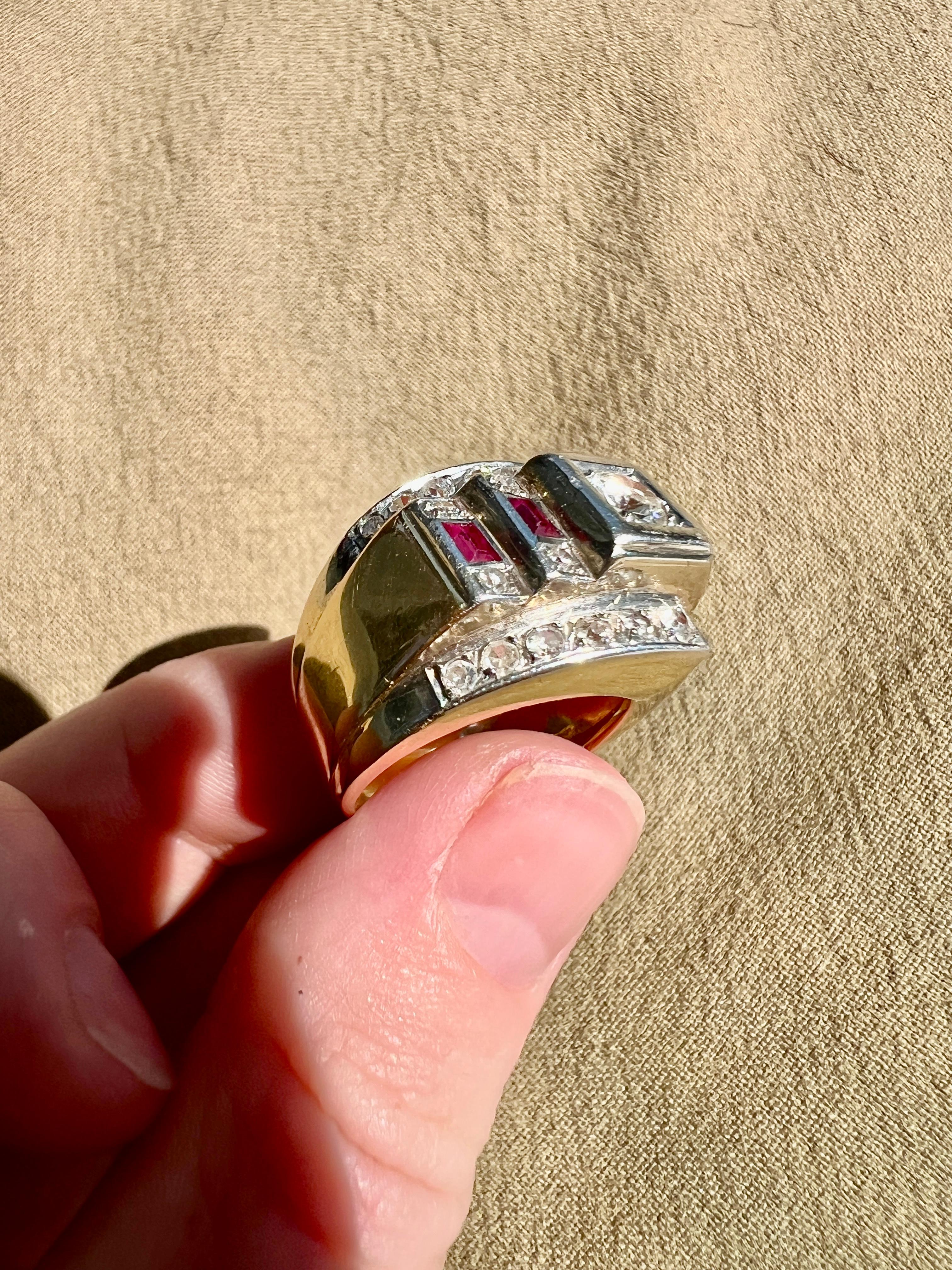 Bague française 1940s, or 18k et platine, diamants et rubis, Art Deco Retro Unisexe en vente
