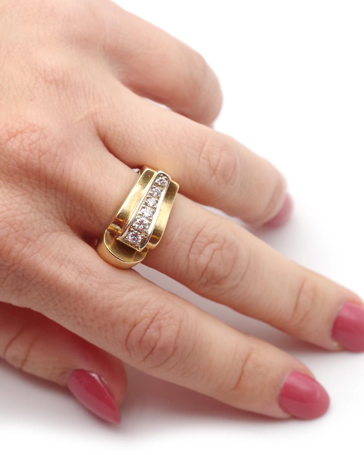 Anello a onda con carrarmato francese e diamanti in oro 18k e platino, anello a carrarmato grande in vendita 1