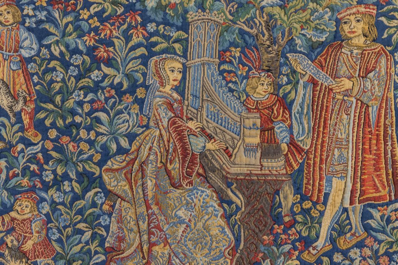 Französischer Wandteppich The Lady with an Organ von Tapisseries du Lion, ca. 1970er Jahre (Mittelalterlich) im Angebot