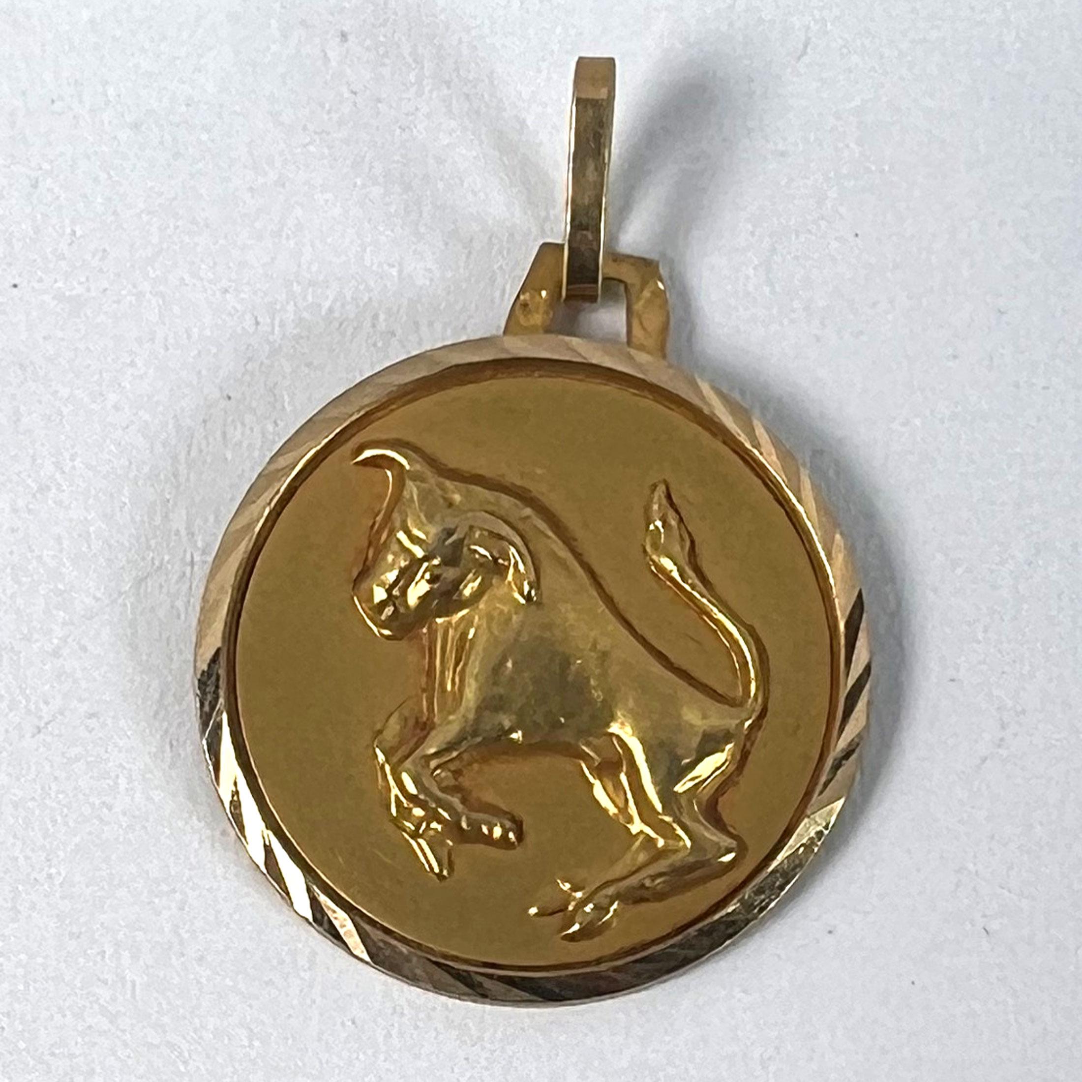 Ciondolo a forma di medaglia con charme in oro giallo 18 carati con segno zodiacale Taurus francese in vendita 8