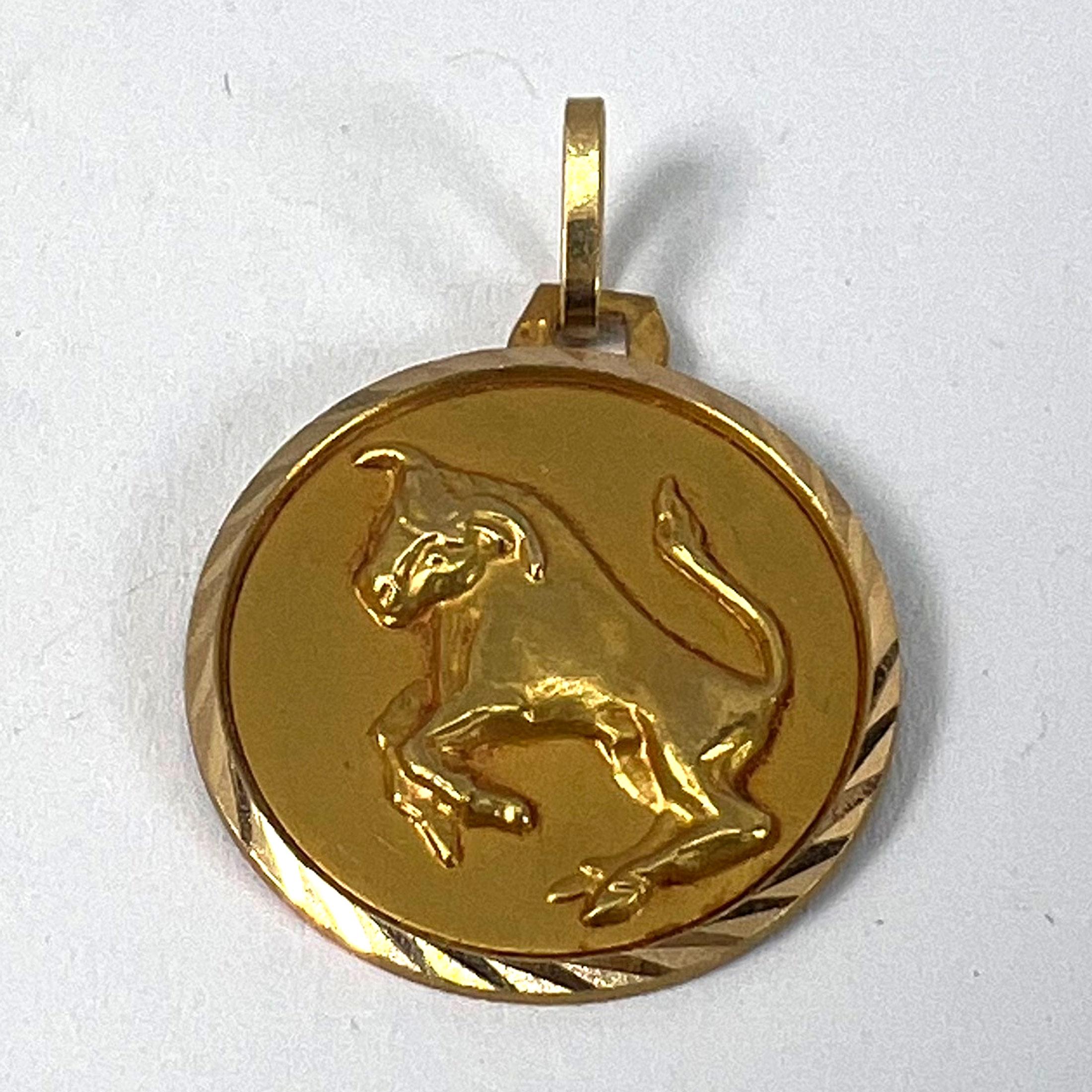 Ciondolo a forma di medaglia con charme in oro giallo 18 carati con segno zodiacale Taurus francese in vendita 9