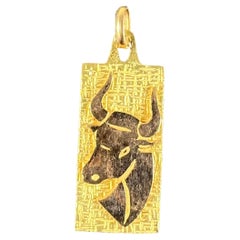 French Taurus Starsign Zodiac 18K Yellow Gold Charm Medal Pendant