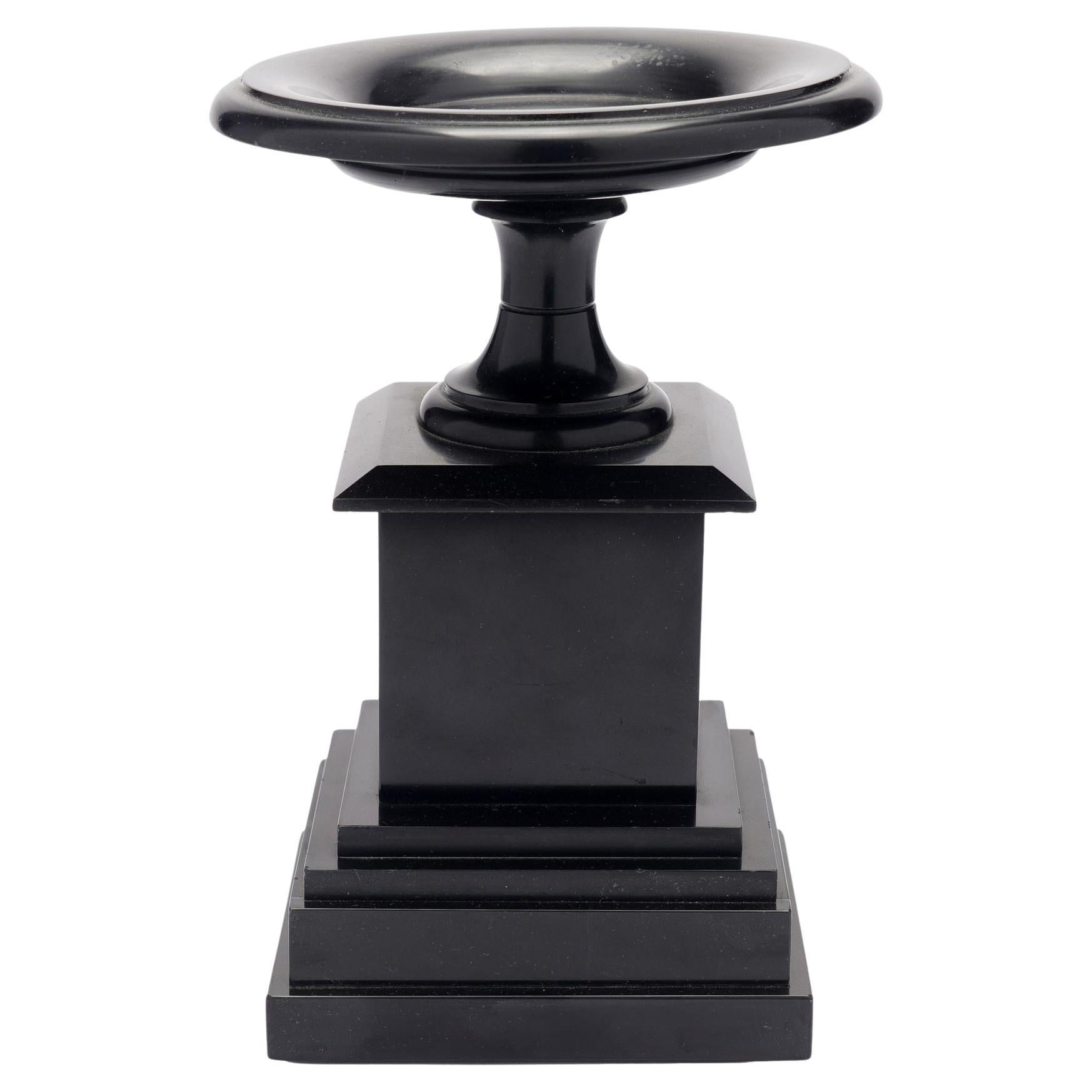 Tazza français sculpté en marbre noir de Belgique, c. 1870 en vente