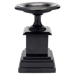 Tazza francese scolpita in marmo nero del Belgio, 1870 ca.