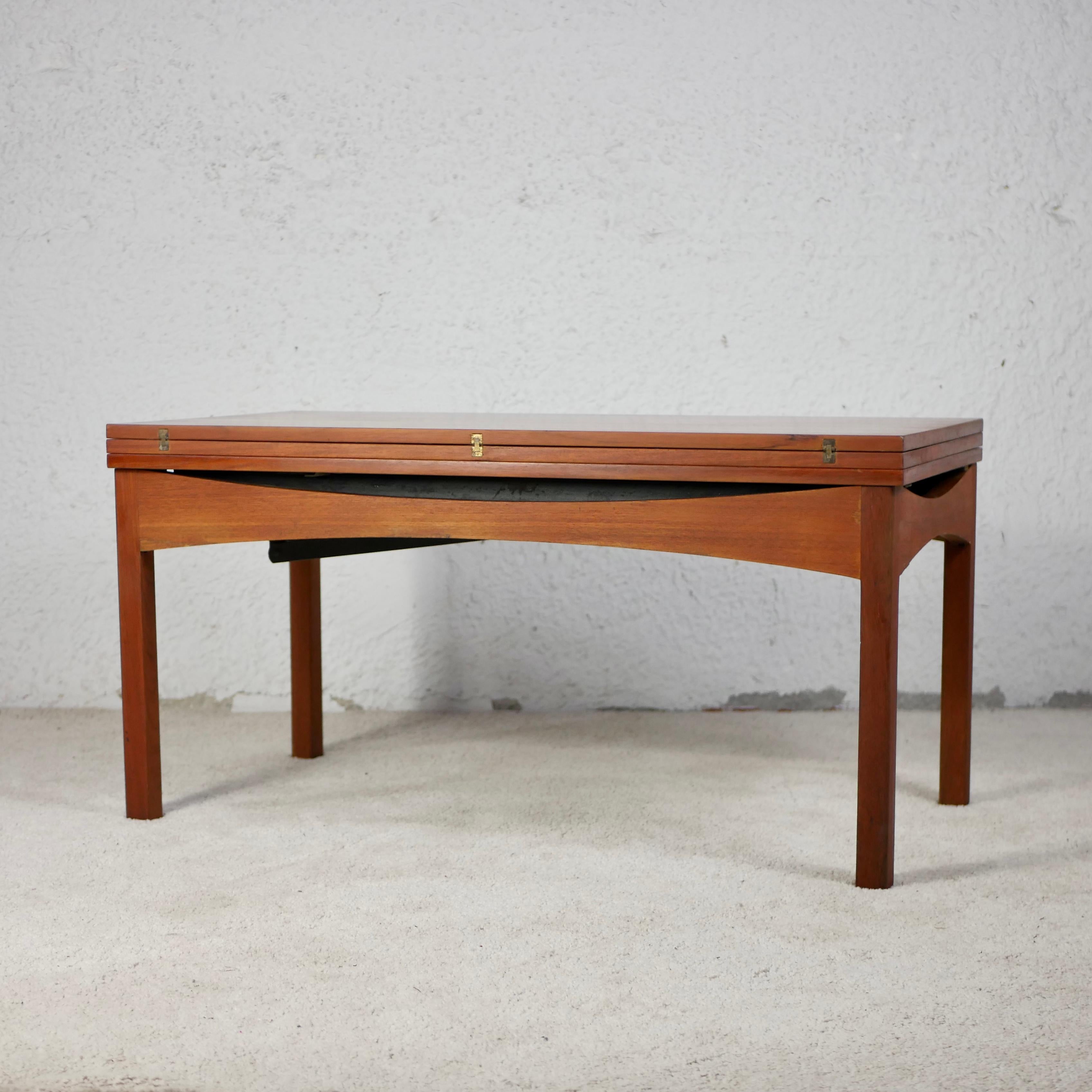 Beautiful and practical system table in the style of Albert Ducrot or Joseph-André Motte, that goes from a nice compact coffee table to a large dining table for 6-8 people. Wallet system, teak veneer.
Entirely sanded and oiled.
Few traces of time