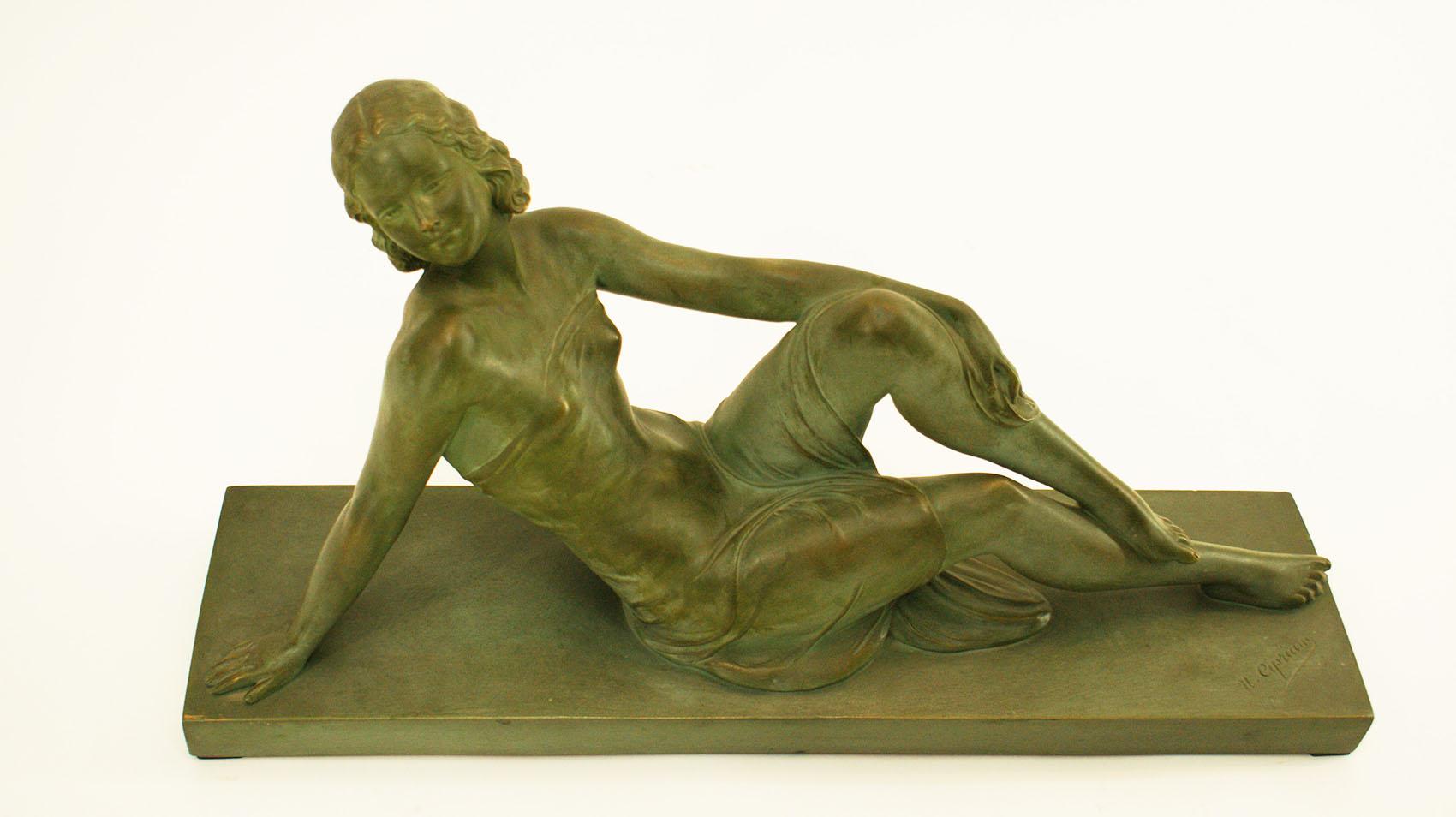 Charming Art Deco green terracotta sculpture representing a sitting woman dressed in a beautiful outfit.
There is two signature on the sculpture: one by the artist “U Ciprianni” on the terrace and the second “Terre cuite d’art” on the edge of the