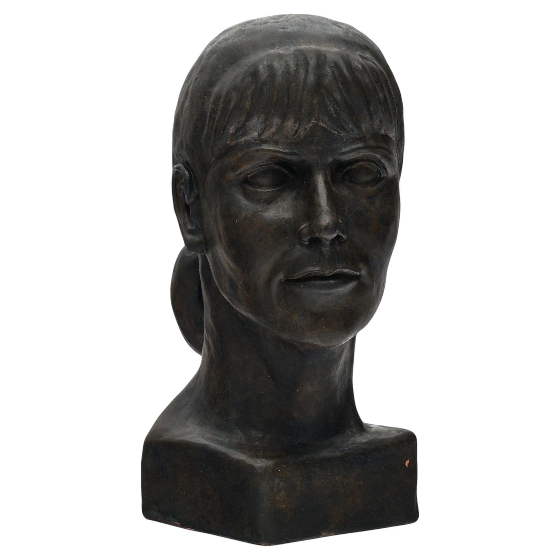 Französische Terrakottabüste einer Frau, signiert DB 1990, warmes Bronzefinish im Angebot