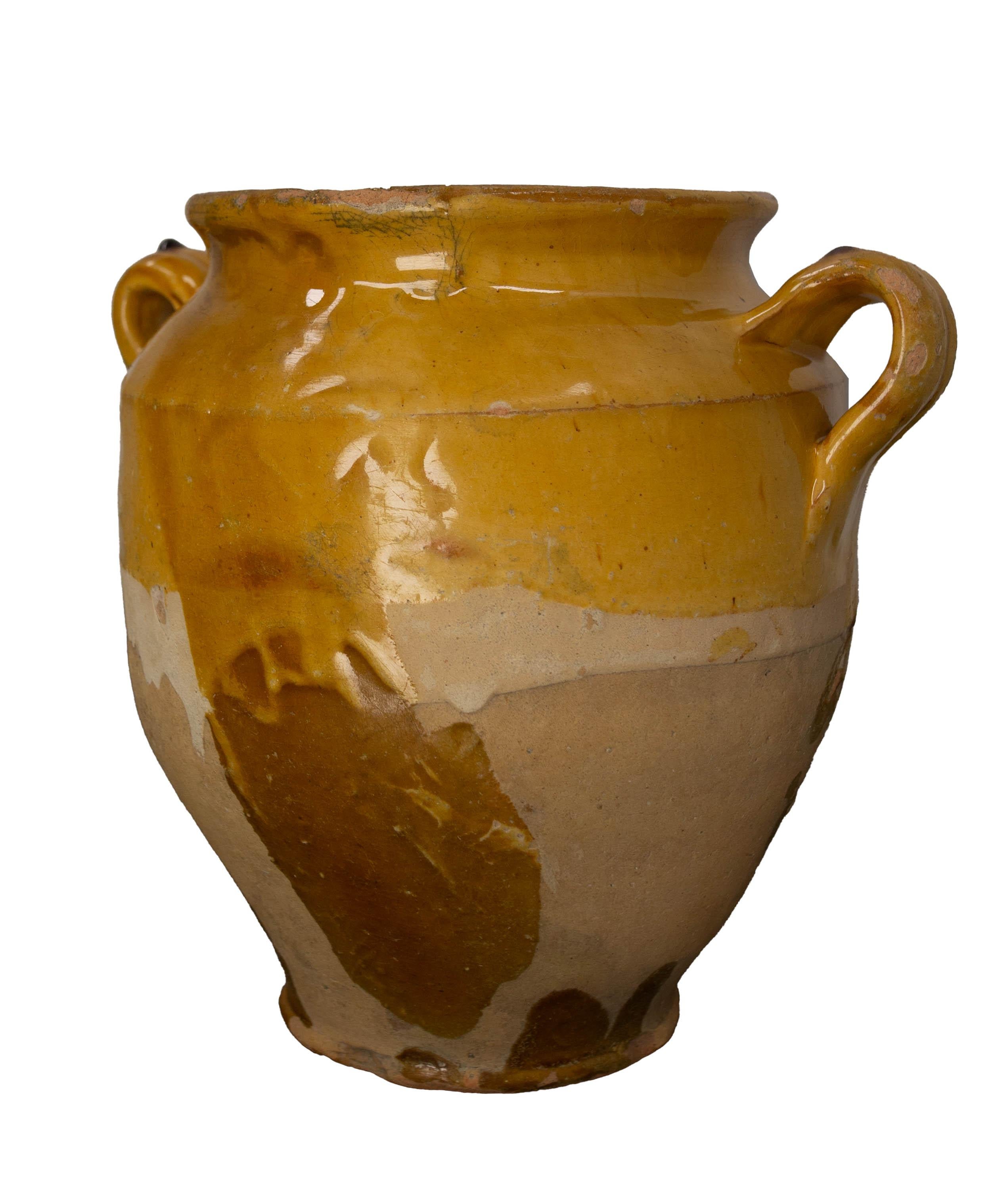 French terracotta confit pot.
Traditional large earthenware pottery confit pot from South West France with yellow glaze.
This vessel was used from the 19th to the mid-20th century to conserve food.
The handmade nature of these pots makes each one