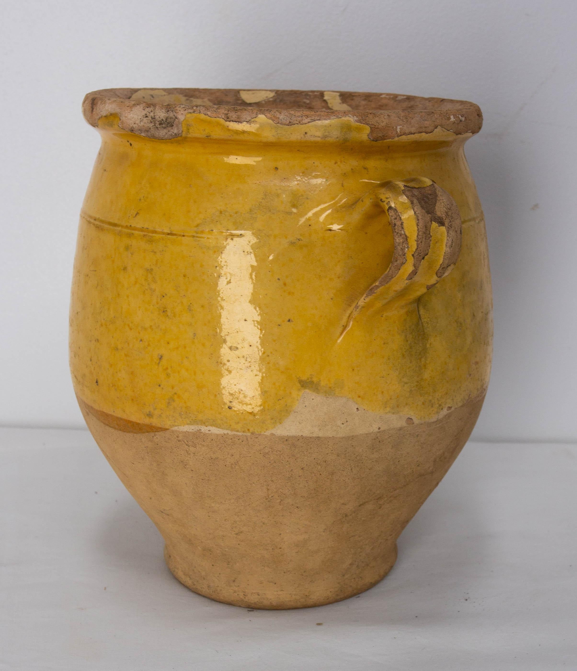 French, Terracotta Confit Pot Yellow Glaze, Late 19th Century In Good Condition In Labrit, Landes