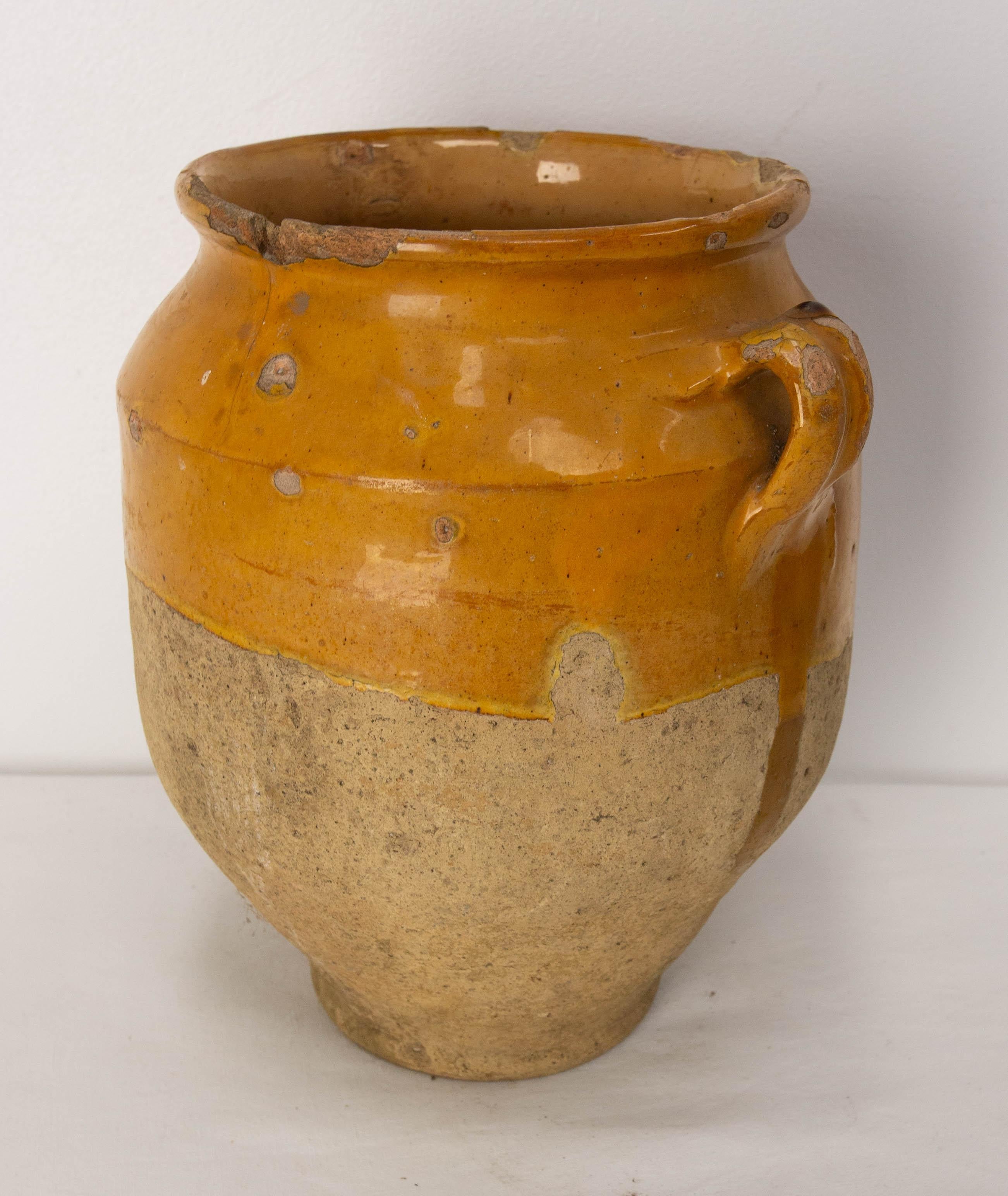 French, Terracotta Confit Pot Yellow Glaze, Late 19th Century In Good Condition For Sale In Labrit, Landes