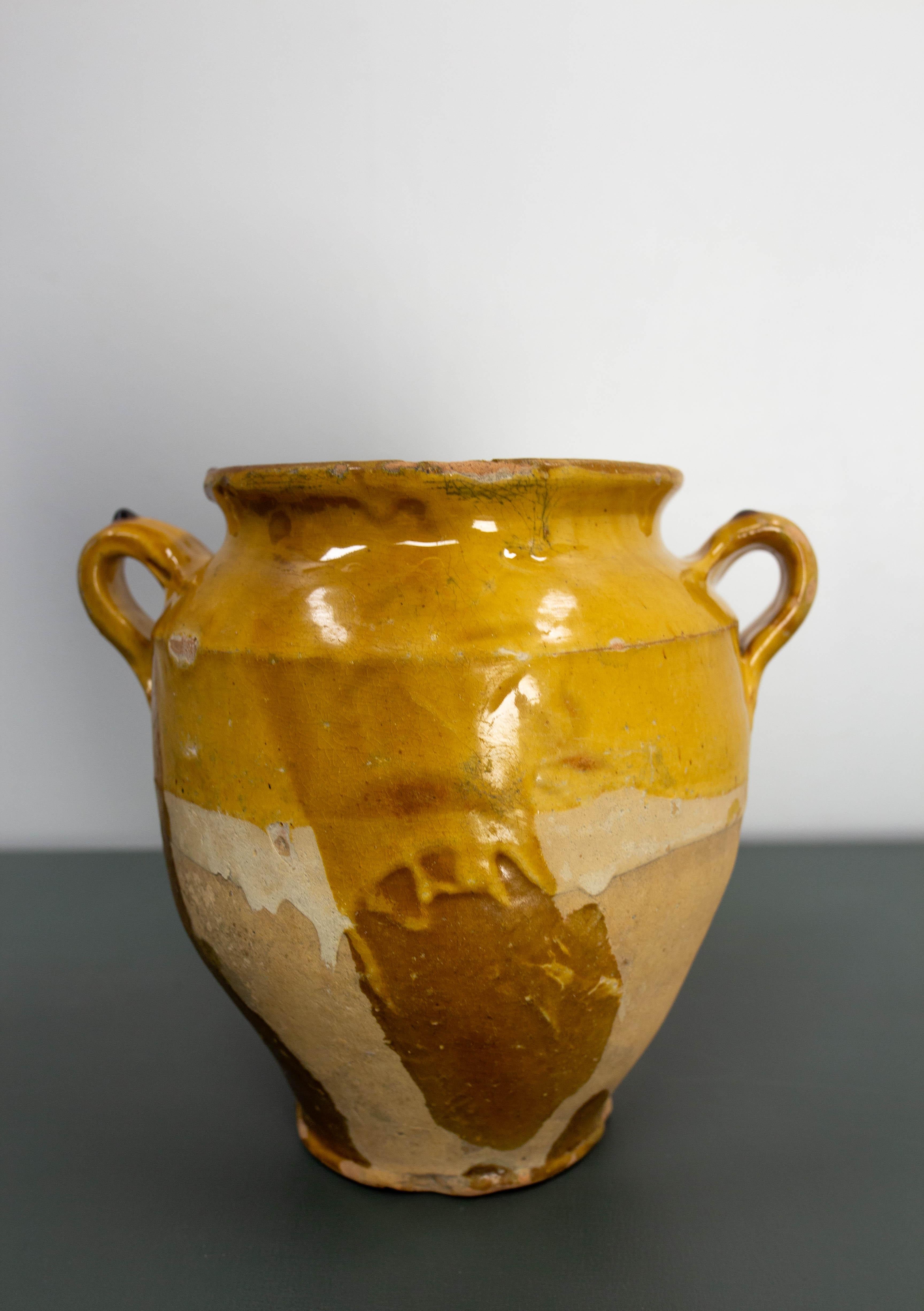 French, Terracotta Confit Pot Yellow Glaze, Late 19th Century In Good Condition For Sale In Labrit, Landes