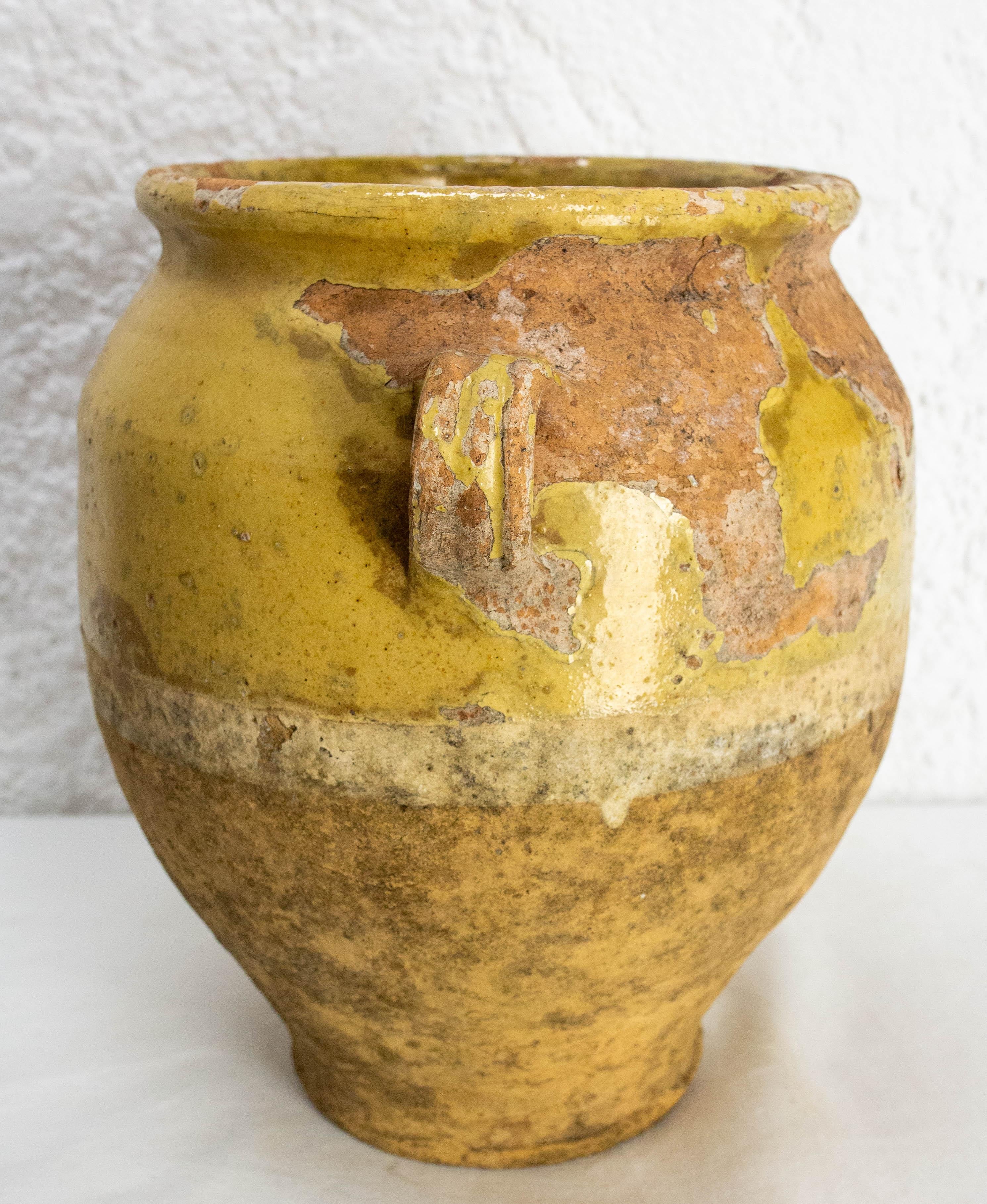 French, Terracotta Confit Pot Yellow Glaze, Late 19th Century In Good Condition For Sale In Labrit, Landes