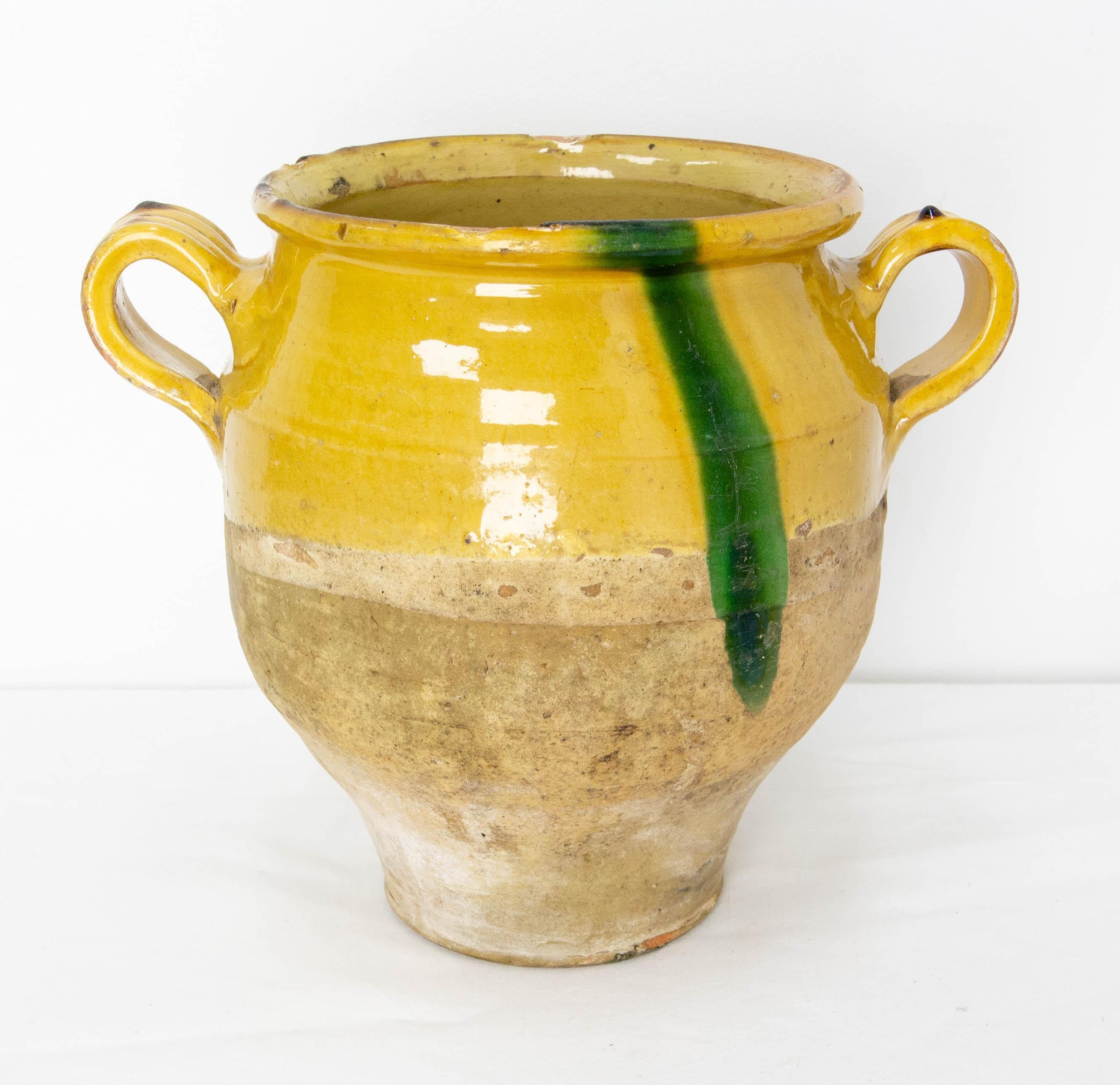 French terracotta confit pot.
Traditional large earthenware pottery confit pot from South West France with yellow glaze.
This vessel was used from the 19th to the mid-20th century to conserve food.
Very decorative.
Good patina and bright yellow