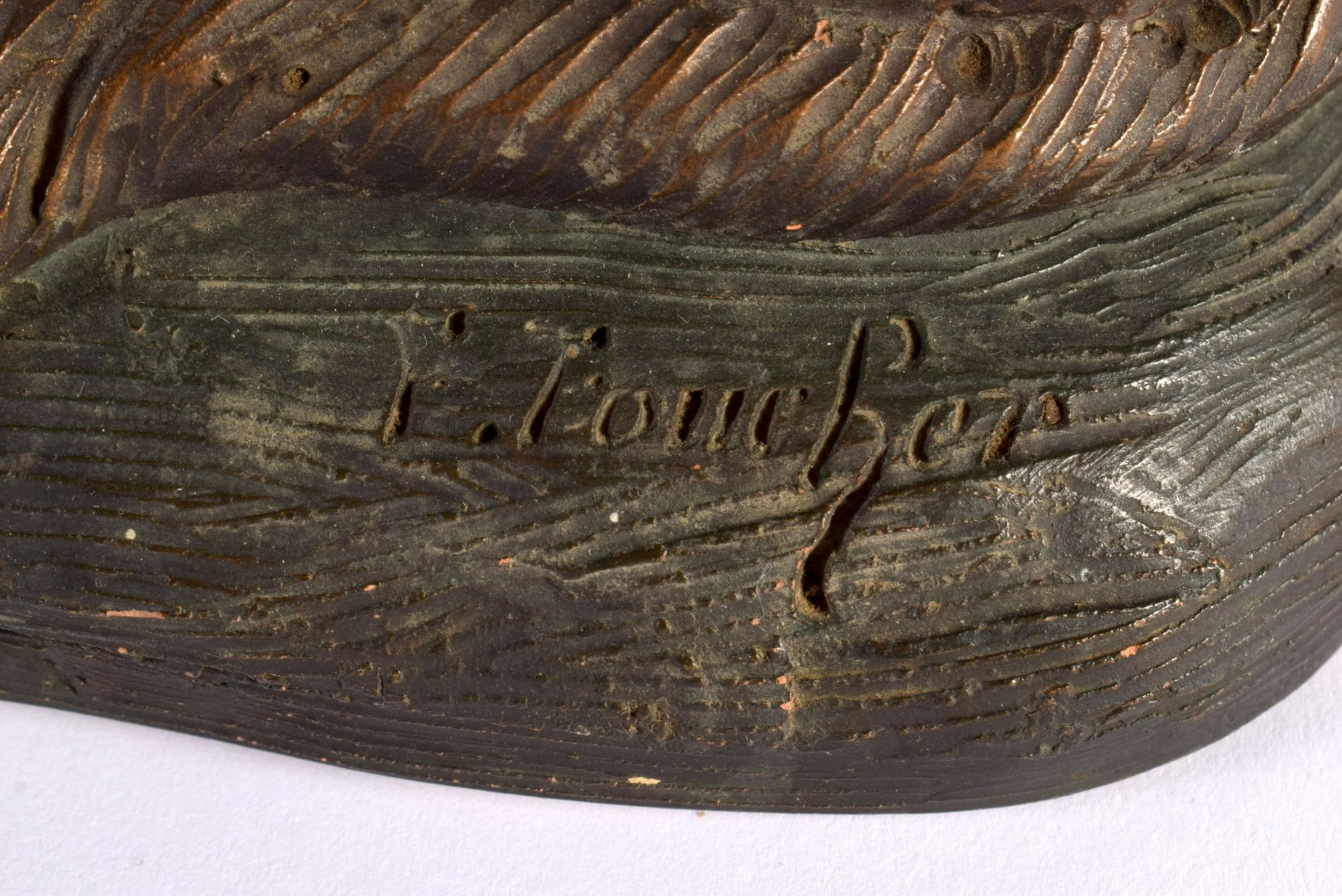 Cane francese in terracotta, Alsation, firmato F  Foucher In condizioni buone in vendita a York, GB
