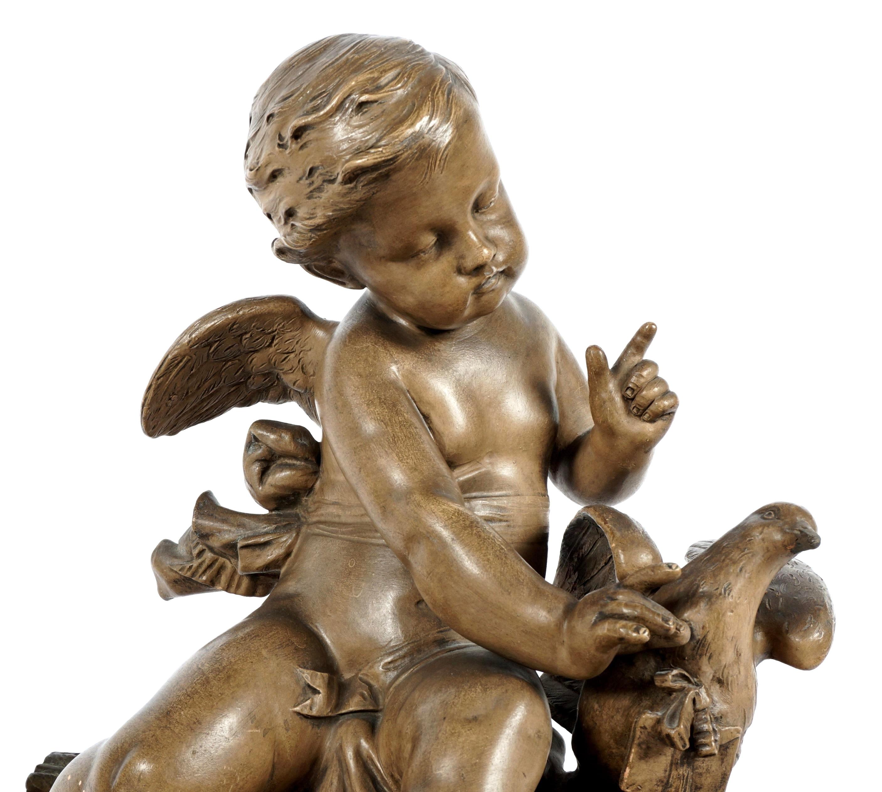 Provincial français Groupe figuratif en terre cuite représentant un chérubin et une colombe en vente