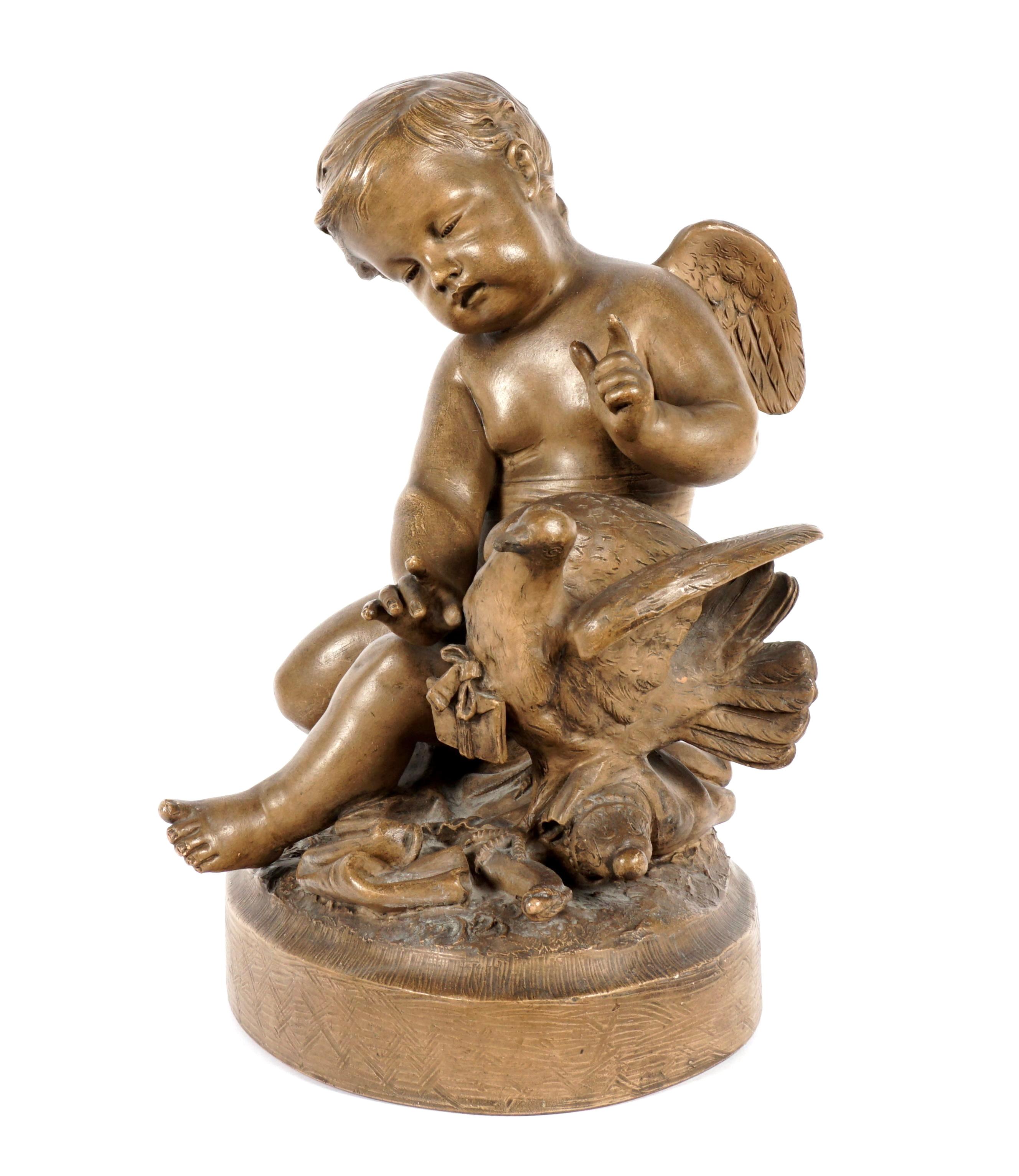 Français Groupe figuratif en terre cuite représentant un chérubin et une colombe en vente
