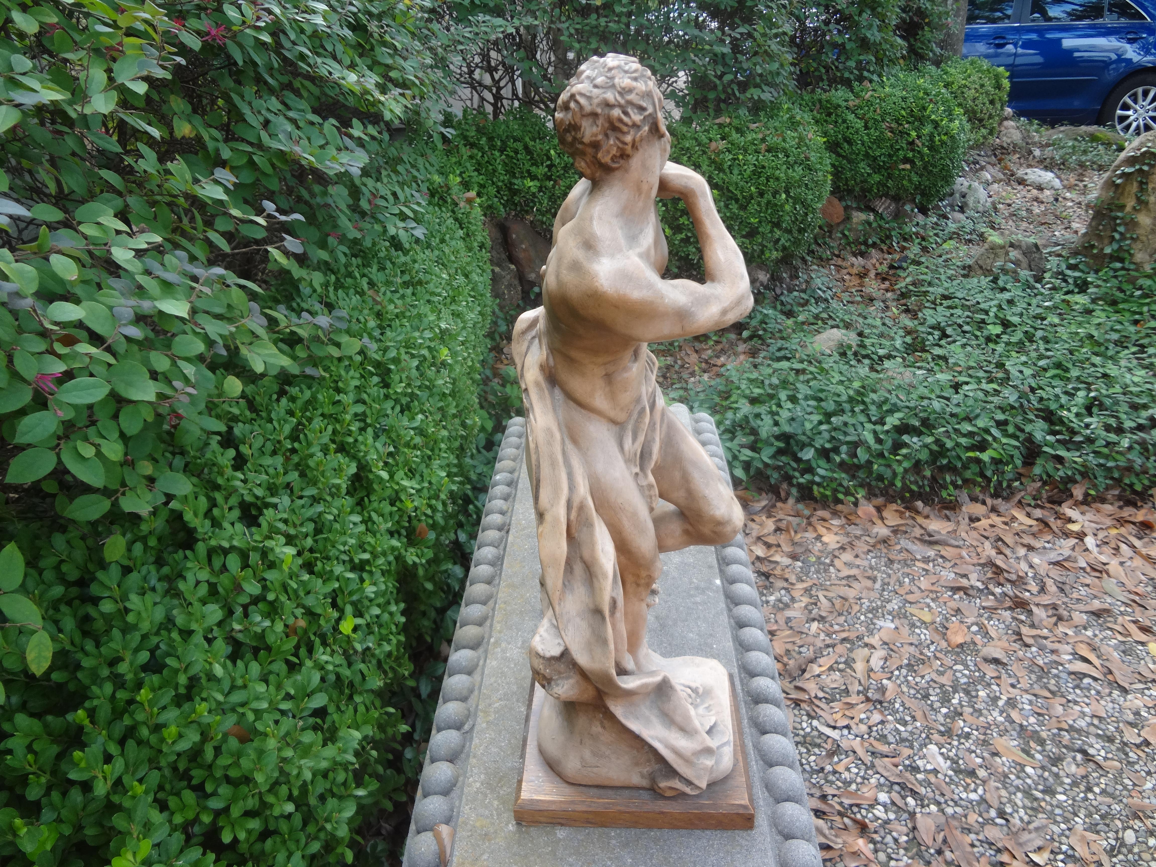 Terre cuite Sculpture en terre cuite représentant un homme classique en vente
