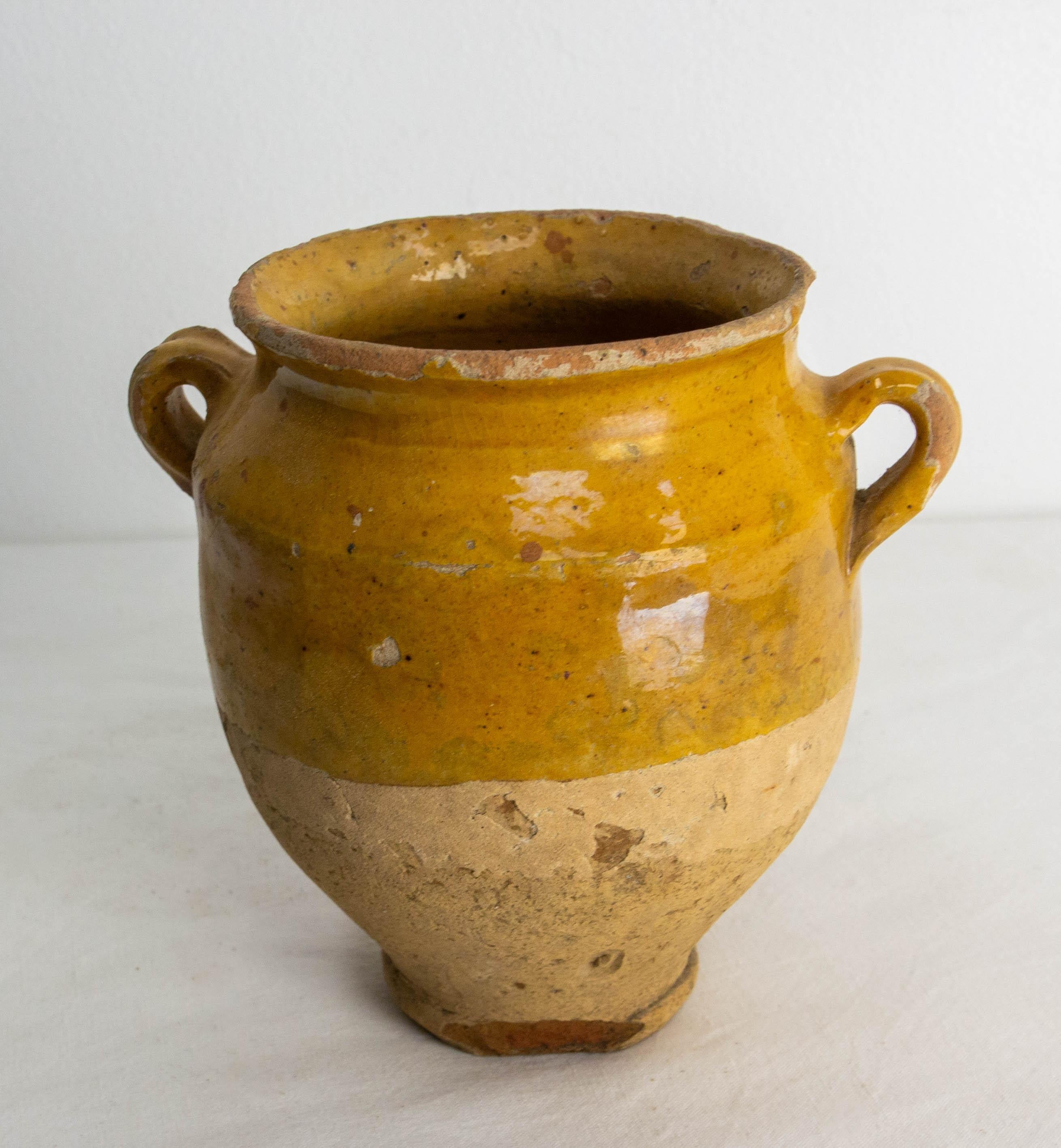 French, Terracotta Small Confit Pot Yellow Glaze, Late 19th Century In Good Condition For Sale In Labrit, Landes