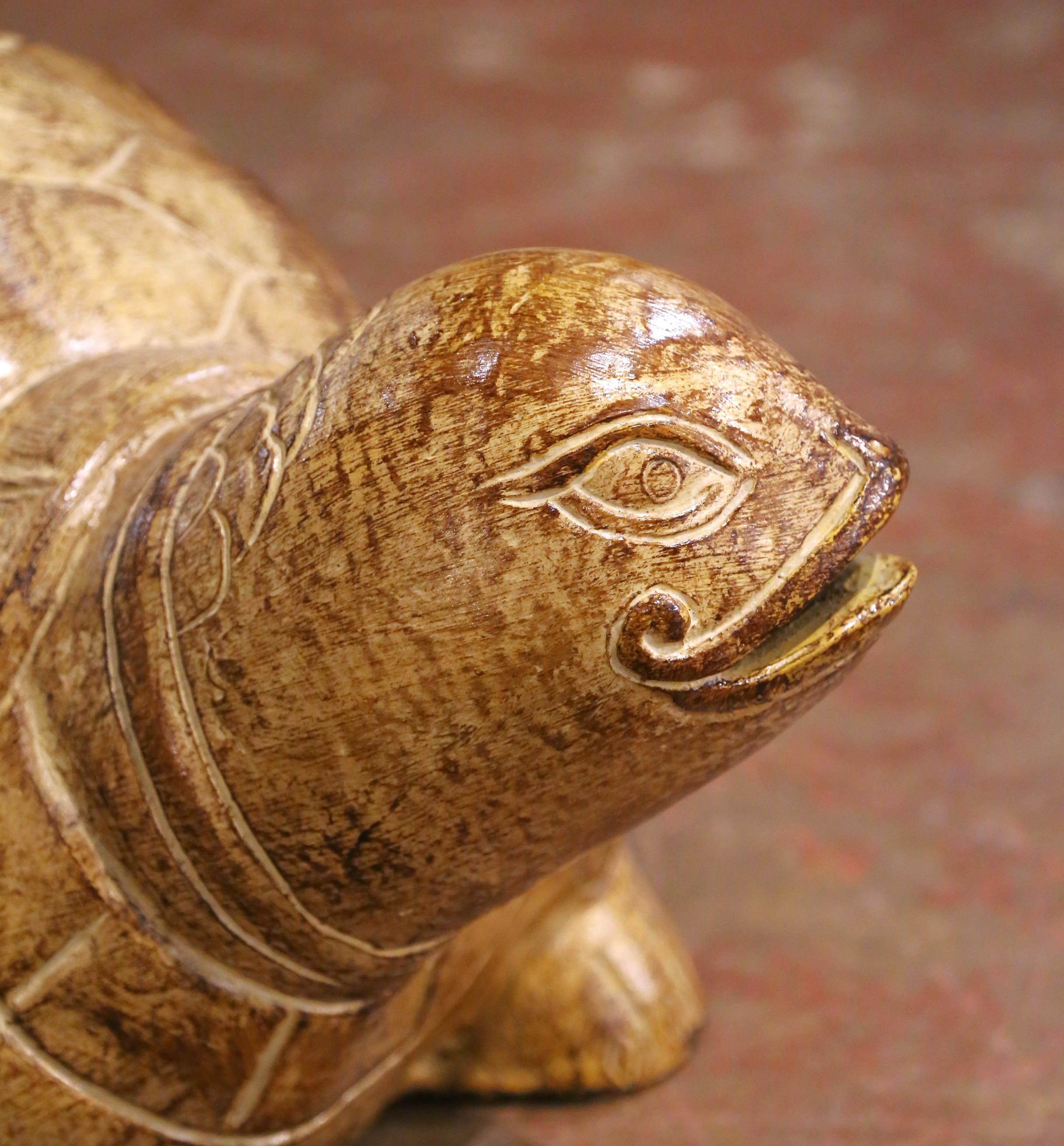 Intagliato a mano Scultura di tartaruga francese in terracotta con finitura patinata invecchiata in vendita