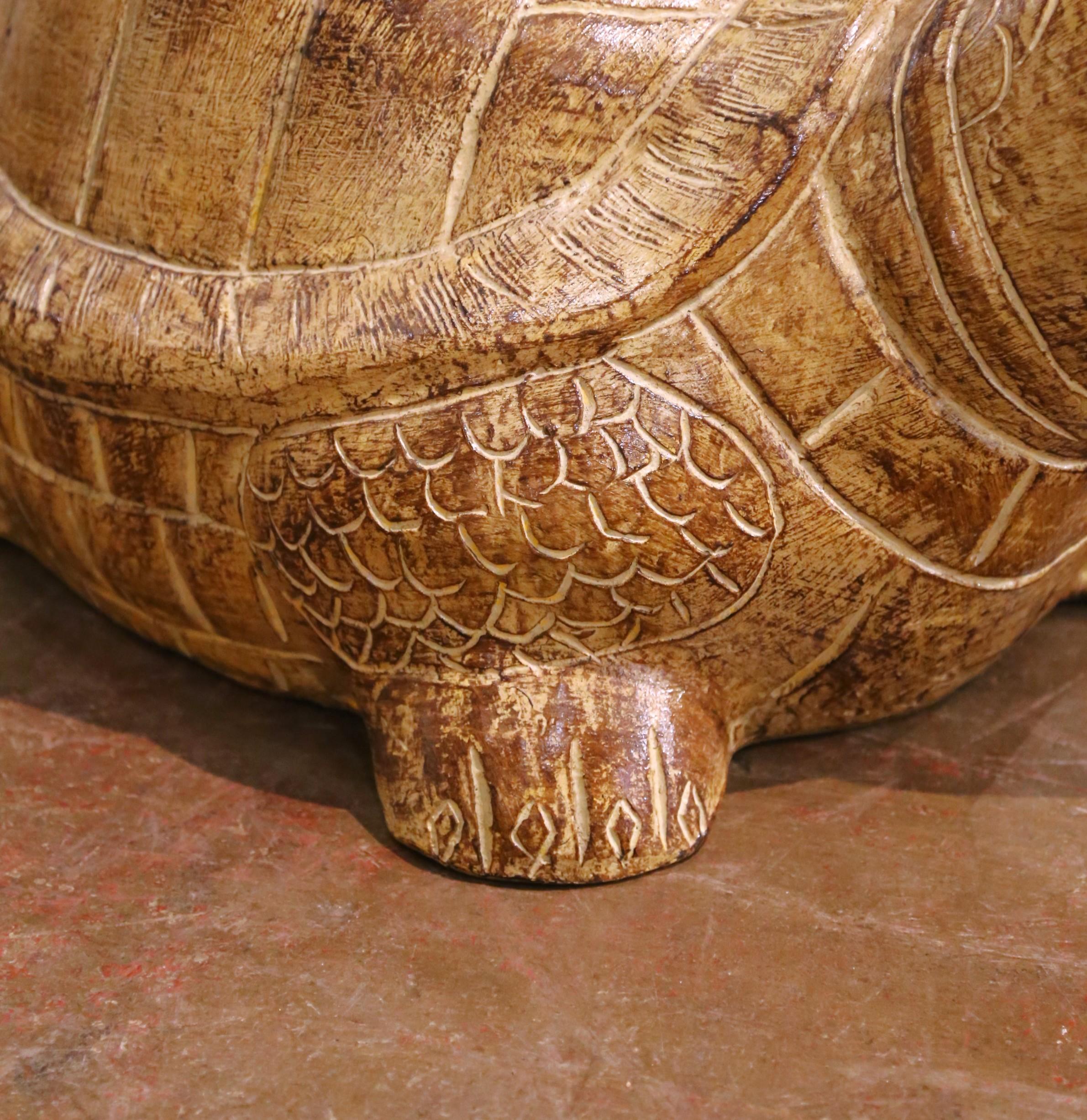 Terracotta Scultura di tartaruga francese in terracotta con finitura patinata invecchiata in vendita