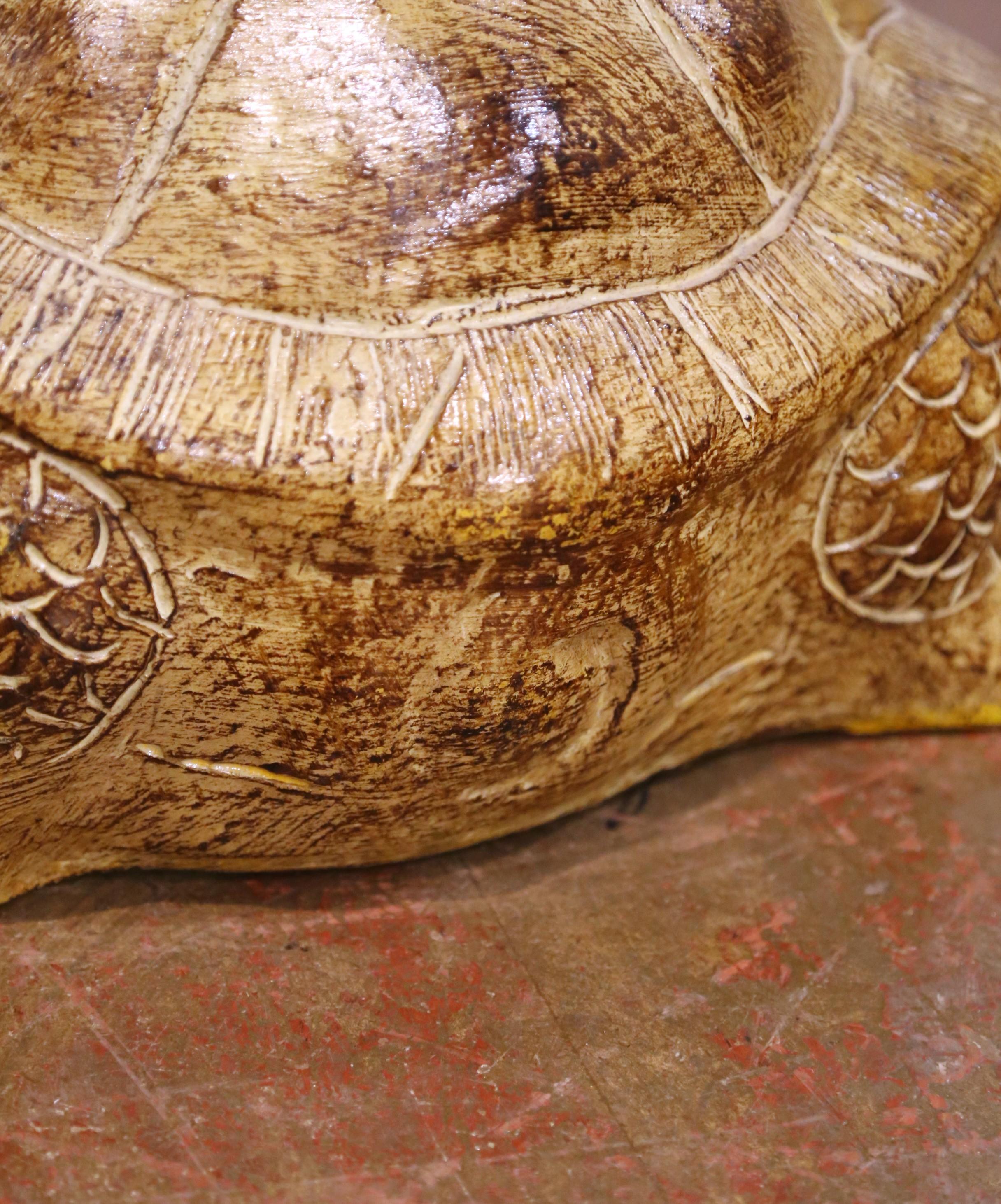 Scultura di tartaruga francese in terracotta con finitura patinata invecchiata in vendita 2